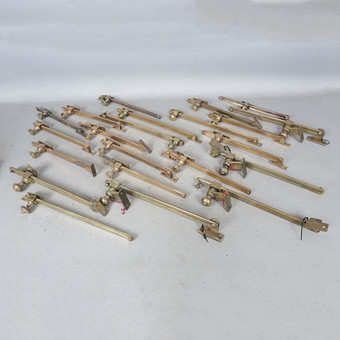 A LARGE COLLECTION OF BRASS WINDOW STAYS (QTY).