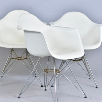 RAY & CHARLES EAMES. stolar,4 st, vit plast och förkromat stål, ”Eames Plastic Armchair DAR”.