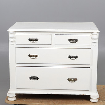 A VICTORIAN PAINTED WOOD CHEST OF DRAWERS.