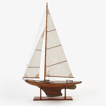 POND YACHT, seglande modell, med blytyngd köl och mässingsbeslag, sydda segel, Edwardiansk, tillverkad omkring år 1900.