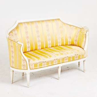 BADKARSSOFFA, gustaviansk stil, stomme i skuren dekor, vitmålad, textilklädsel, 1800/1900-tal.