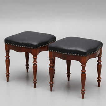 PALLAR, ett par, mahogny, 1940-tal.