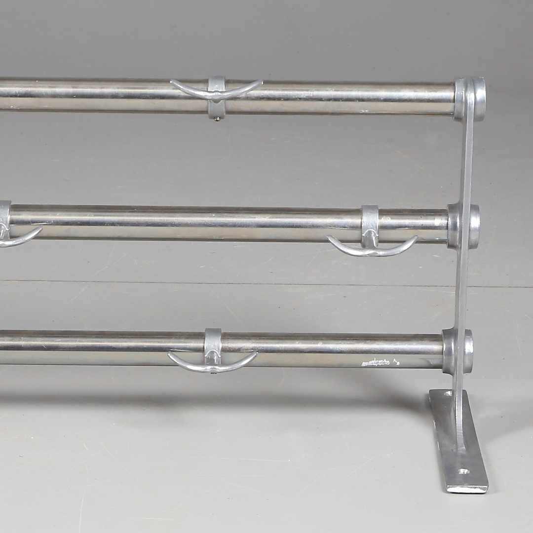 Bilder för 384088 KLäDHäNGARE, stål aluminium, 1900 talets första hälft Auctionet Bilder för 384088 KLäDHäNGARE, stål aluminium, 1900 talets första hälft Auctionet