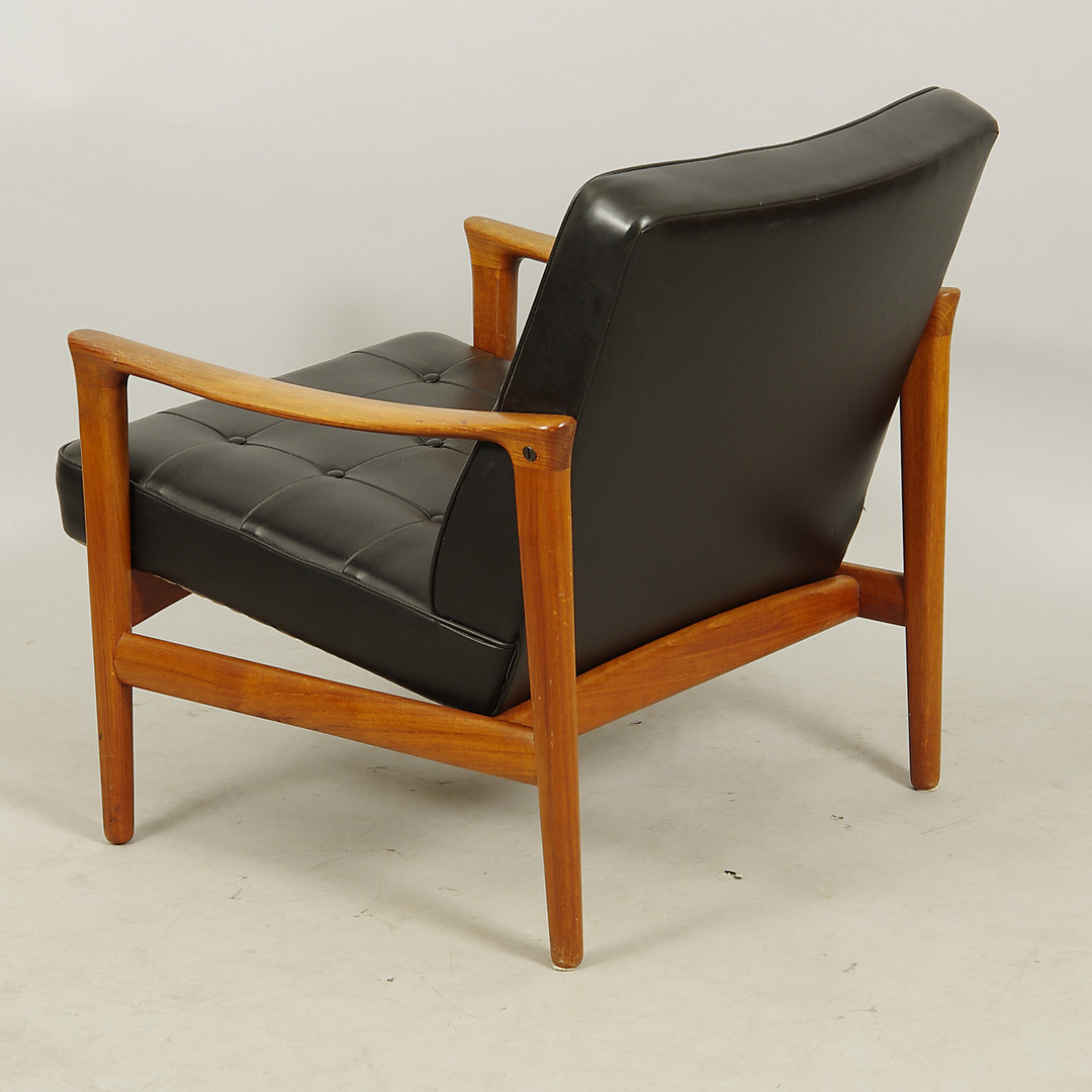 Bilder för 423067 FåTÖLJ, teak konstskinn, Bröderna Andersson Auctionet Bilder för 423067 FåTÖLJ, teak konstskinn, Bröderna Andersson Auctionet