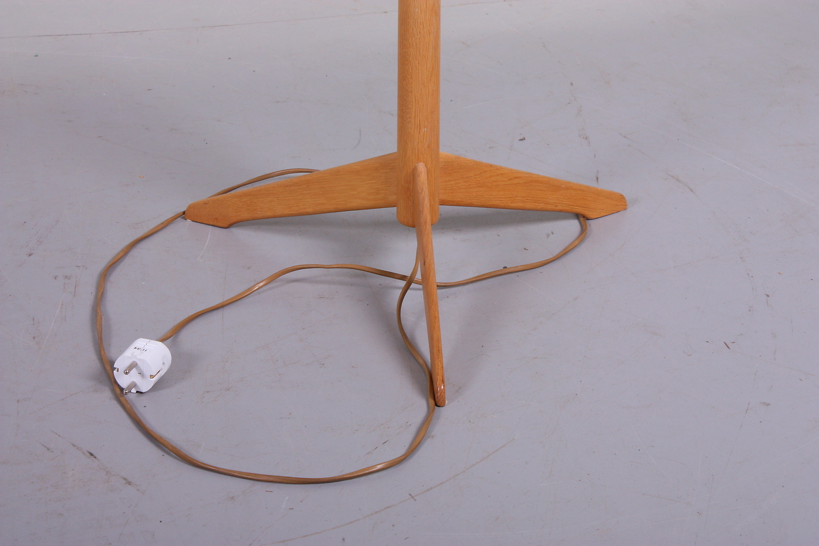 Bilder för 578298 GOLVLAMPA, Bergboms modell G 34, 1900 talets senare hälft Auctionet Bilder för 578298 GOLVLAMPA, Bergboms modell G 34, 1900 talets senare hälft Auctionet