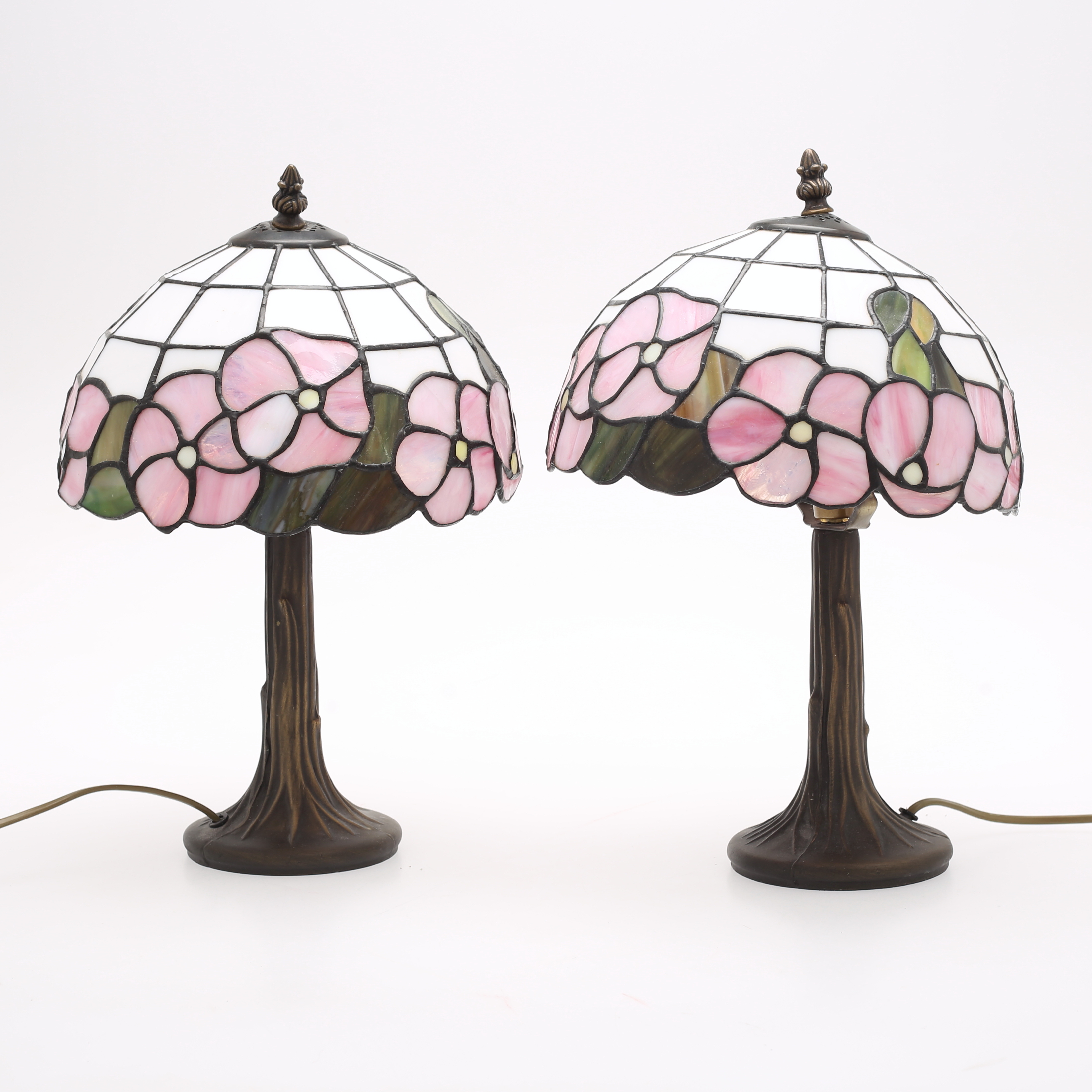 BORDSLAMPOR, ett par, Globen AB, Tiffanystil, 1900 talets BORDSLAMPOR, ett par, Globen AB, Tiffanystil, 1900 talets