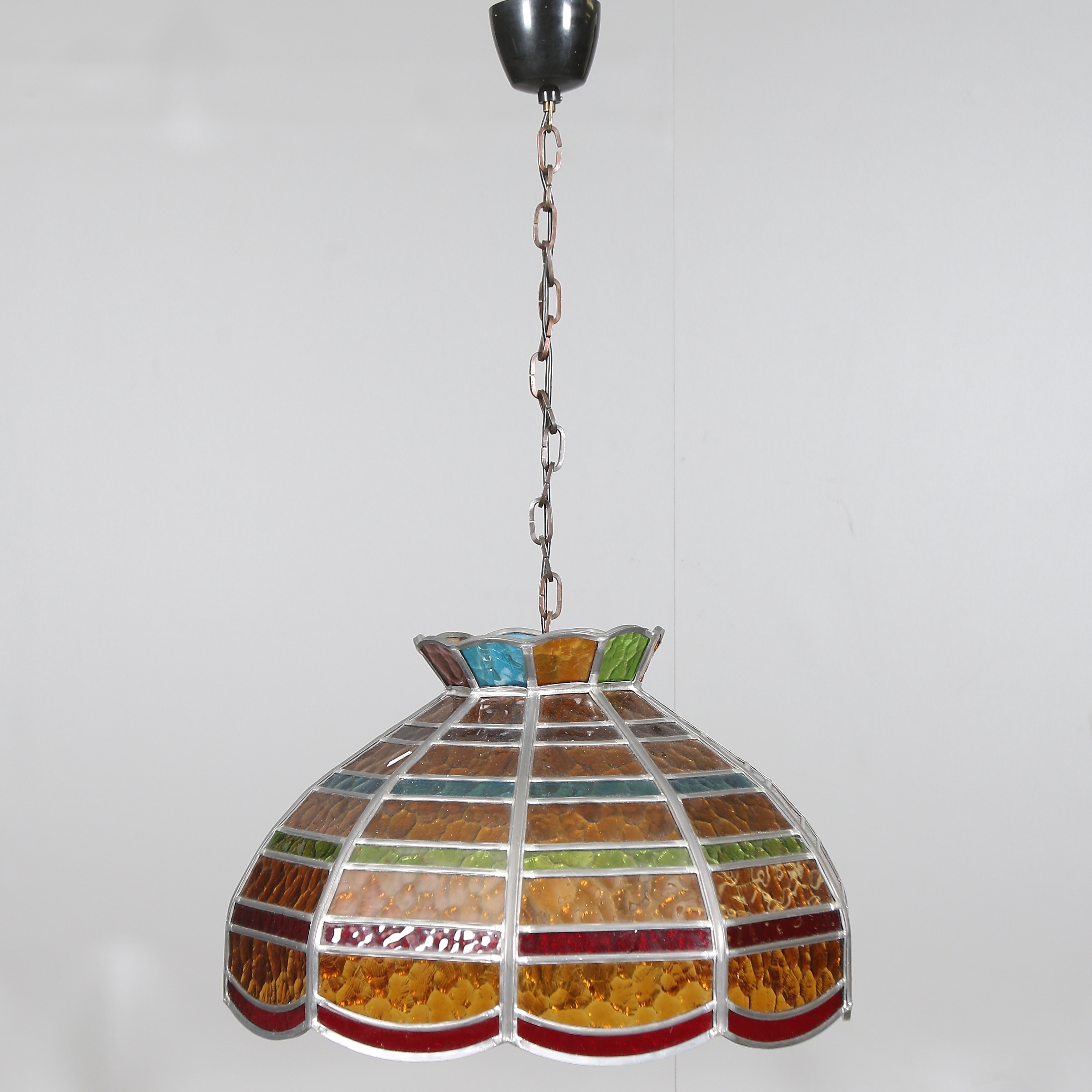 TAKLAMPA, glas, metall, Tiffany stil,1900 talets andra hälft TAKLAMPA, glas, metall, Tiffany stil,1900 talets andra hälft
