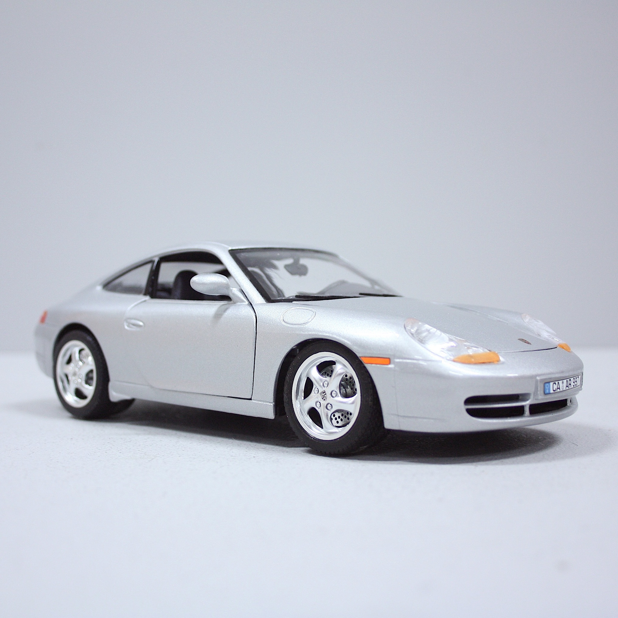 burago porsche 911 carrera 1997