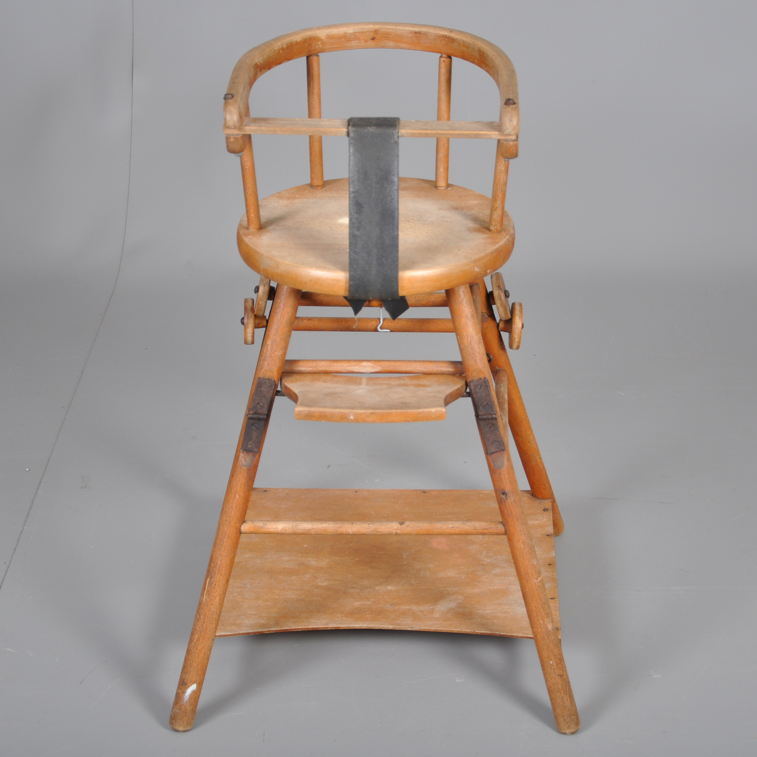 barnstol fällbar 40 tal. Möbler Fåtöljer & Stolar Auctionet barnstol fällbar 40 tal. Möbler Fåtöljer & Stolar Auctionet