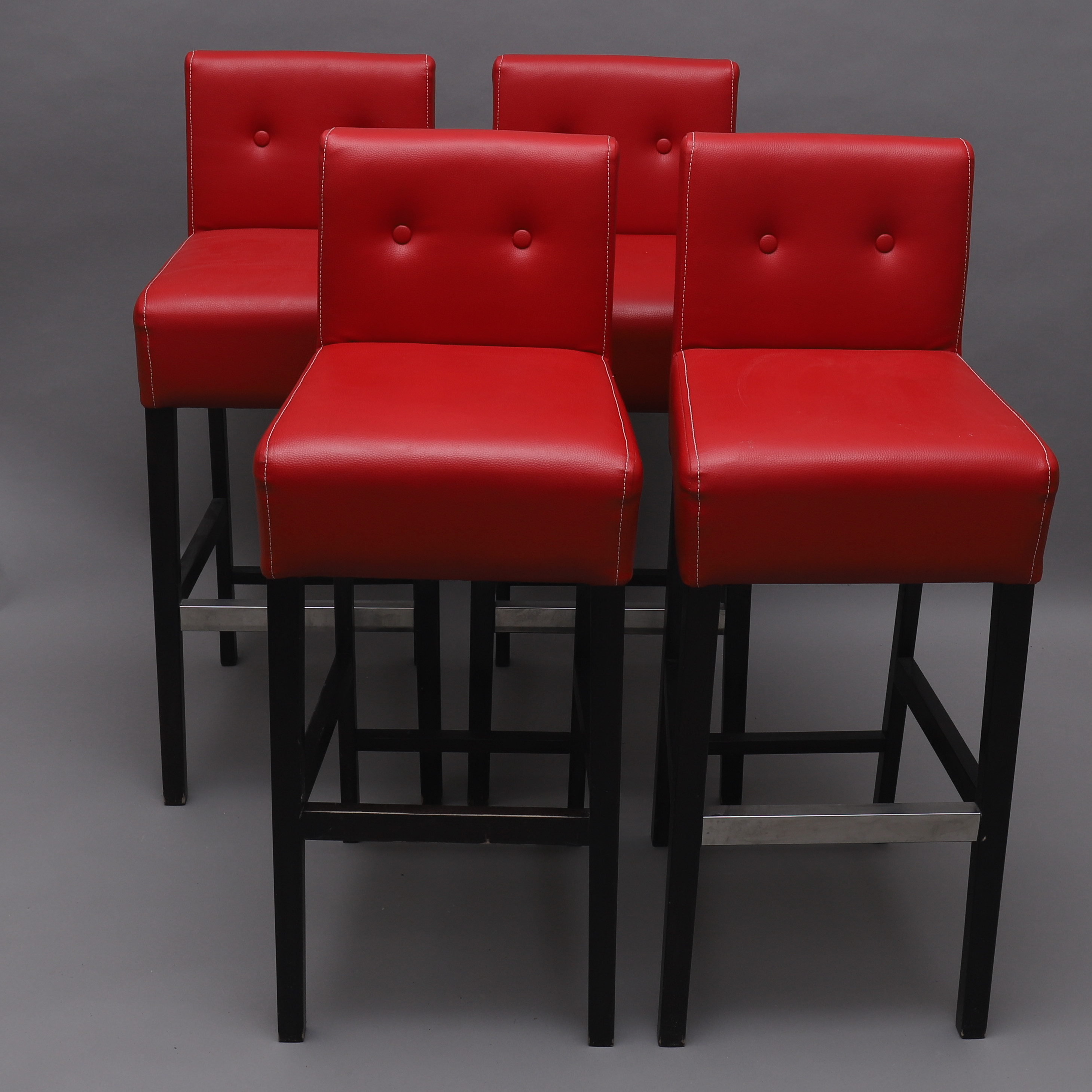 BARSTOLAR, 4 st, rött konstläder, Sitz, samtida. Möbler BARSTOLAR, 4 st, rött konstläder, Sitz, samtida. Möbler