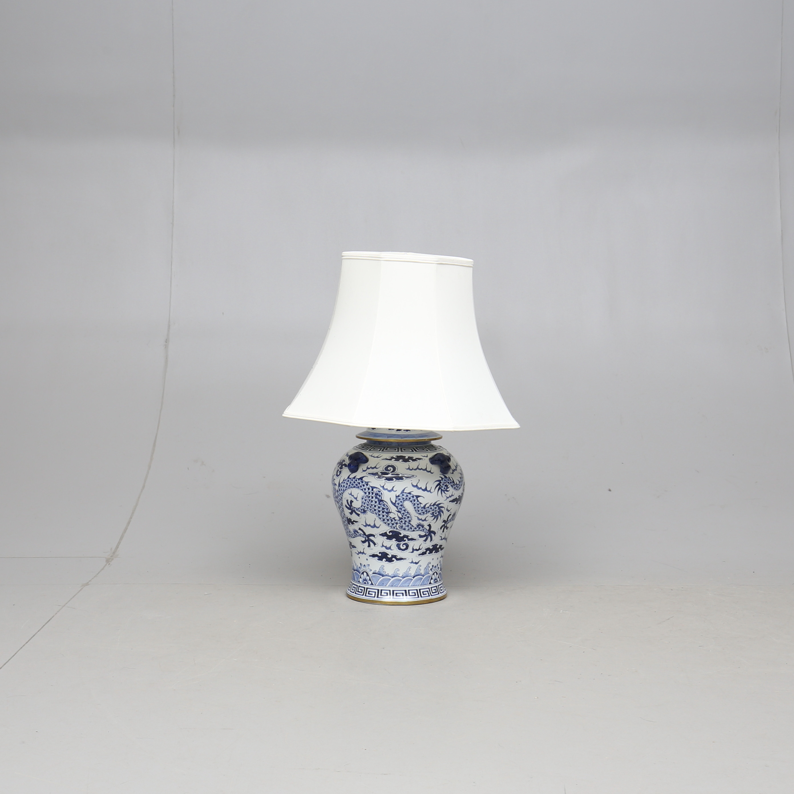 BORDSLAMPA, porslin, Kina, 2000 tal. Belysning & Lampor BORDSLAMPA, porslin, Kina, 2000 tal. Belysning & Lampor