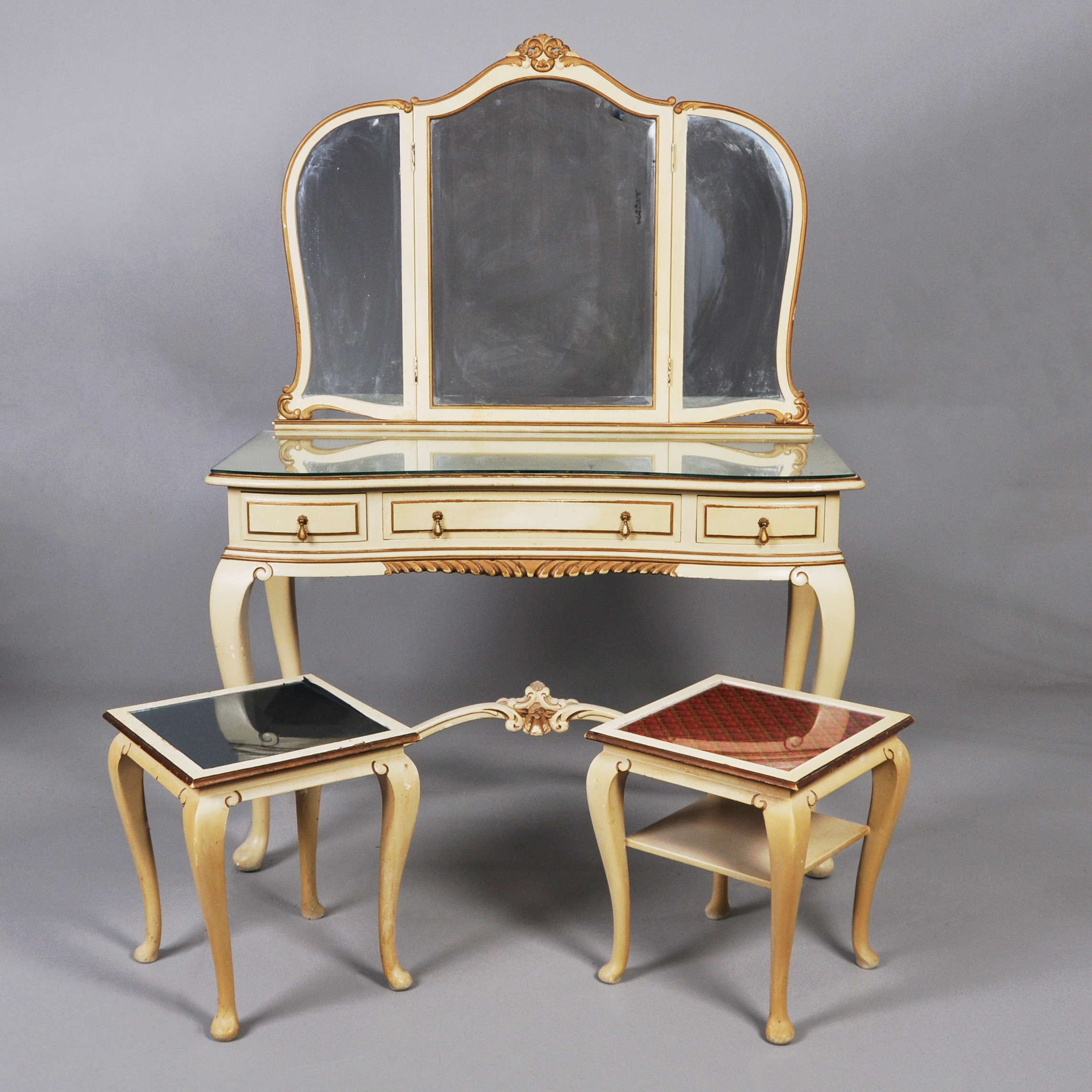 TOALETTBORD SMINKBORD 3 delar, rokokostil, 1900 talets SMINKBORD, rokokostil, 1900 tal. Möbler Bord Auctionet