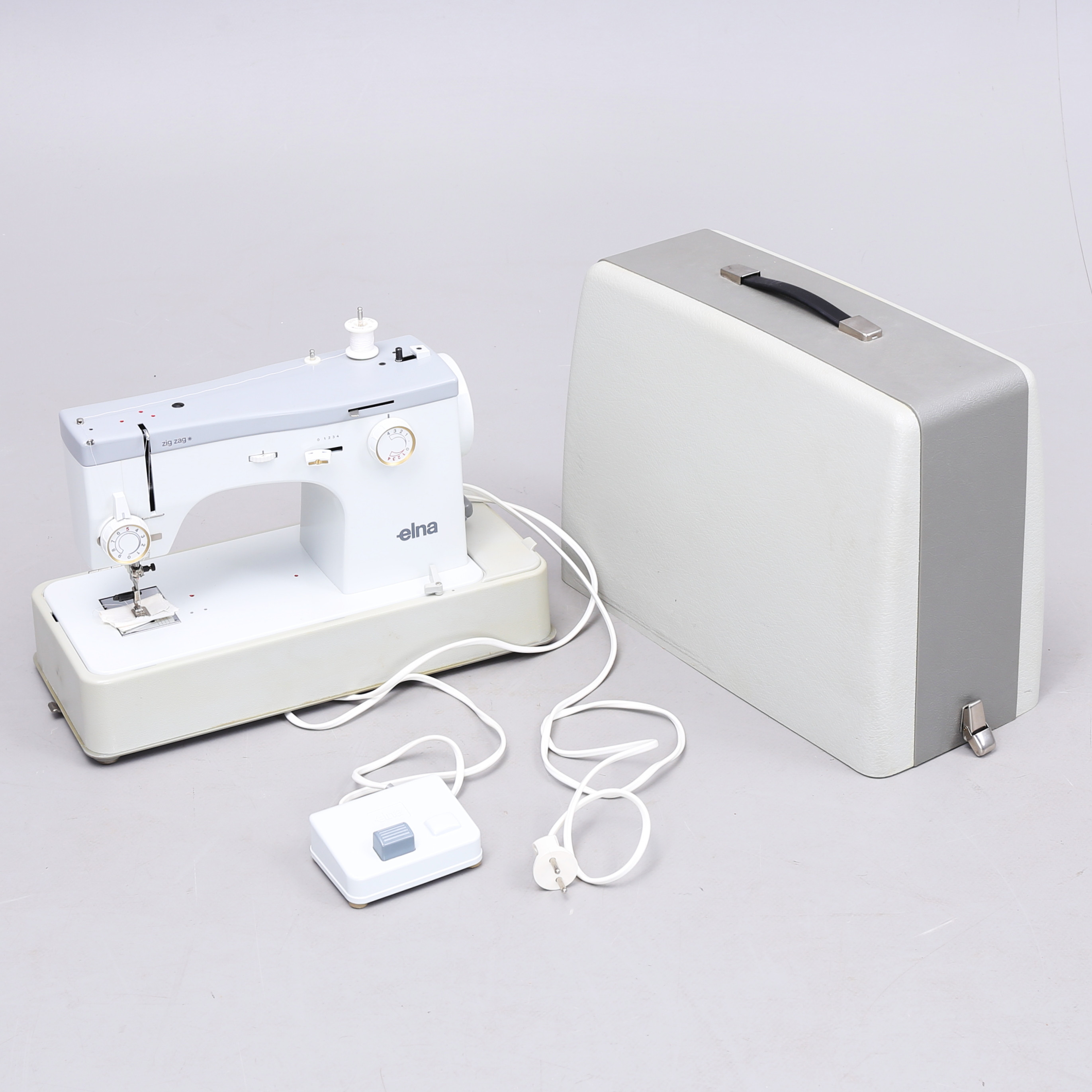 Images for 1515376. SEWING MACHINE, "Zig Zag, Elna.