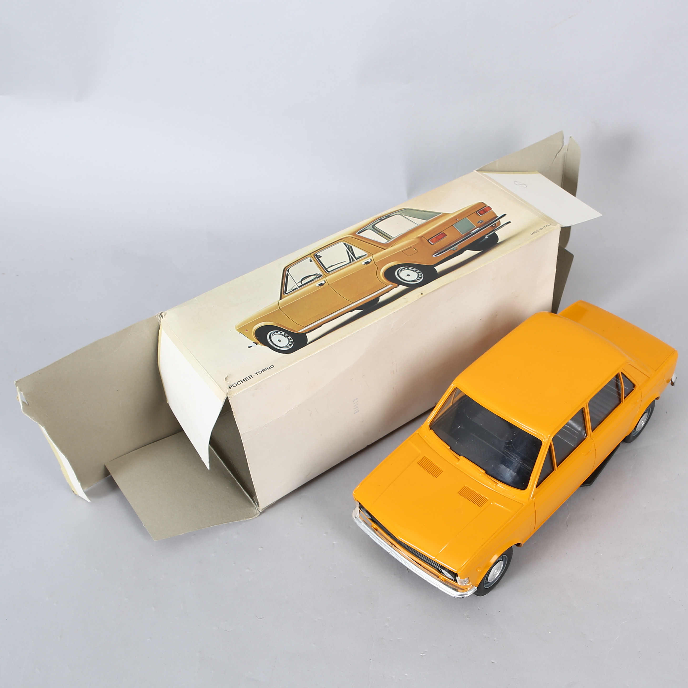 Maquette Pocher 1/13 – Fiat 128 Rouge (Plastique à Piles), Occasion Sans Boîte