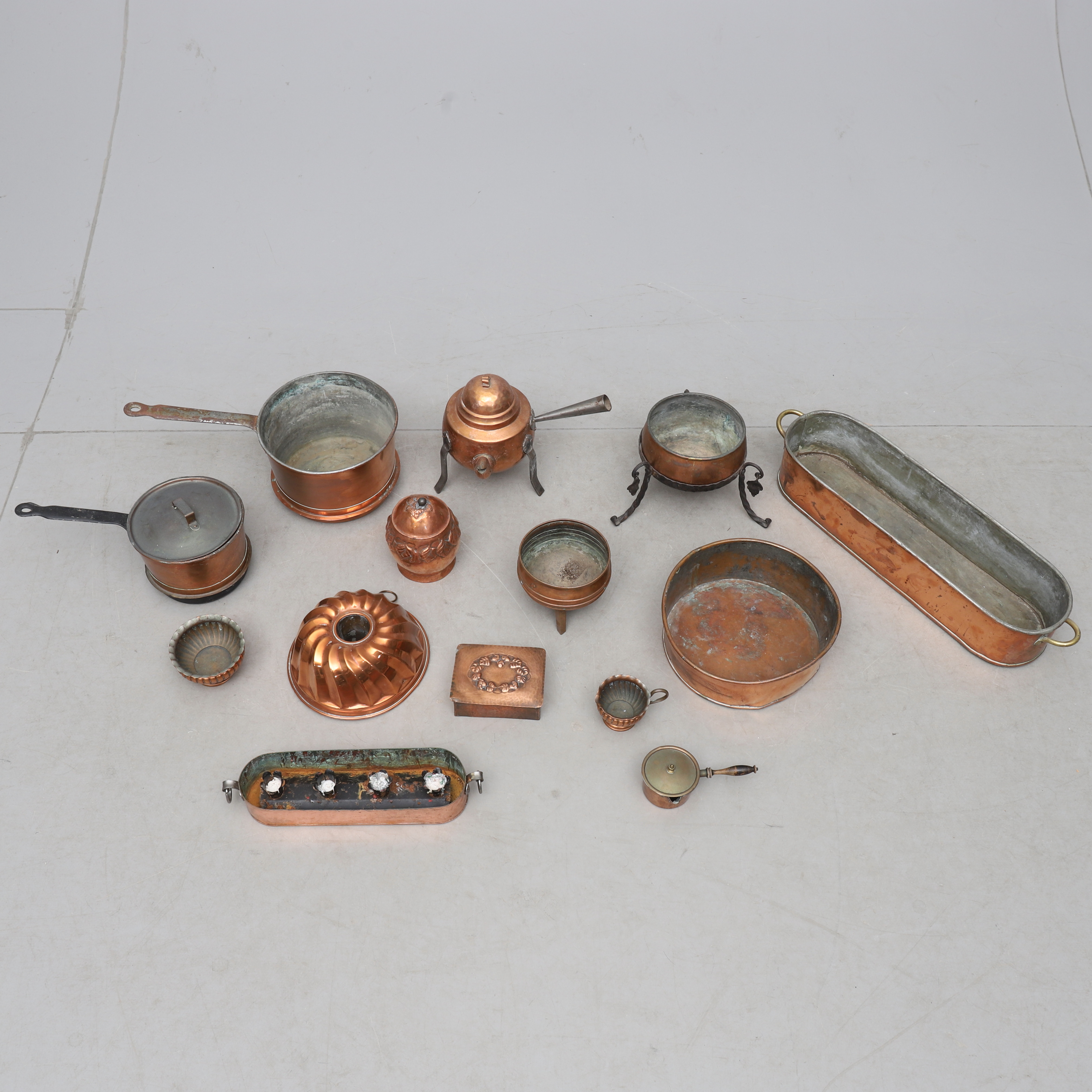 COPPER ITEMS, 1800s / 1900s. Silver & Metal Pewter, Brass & Copper
