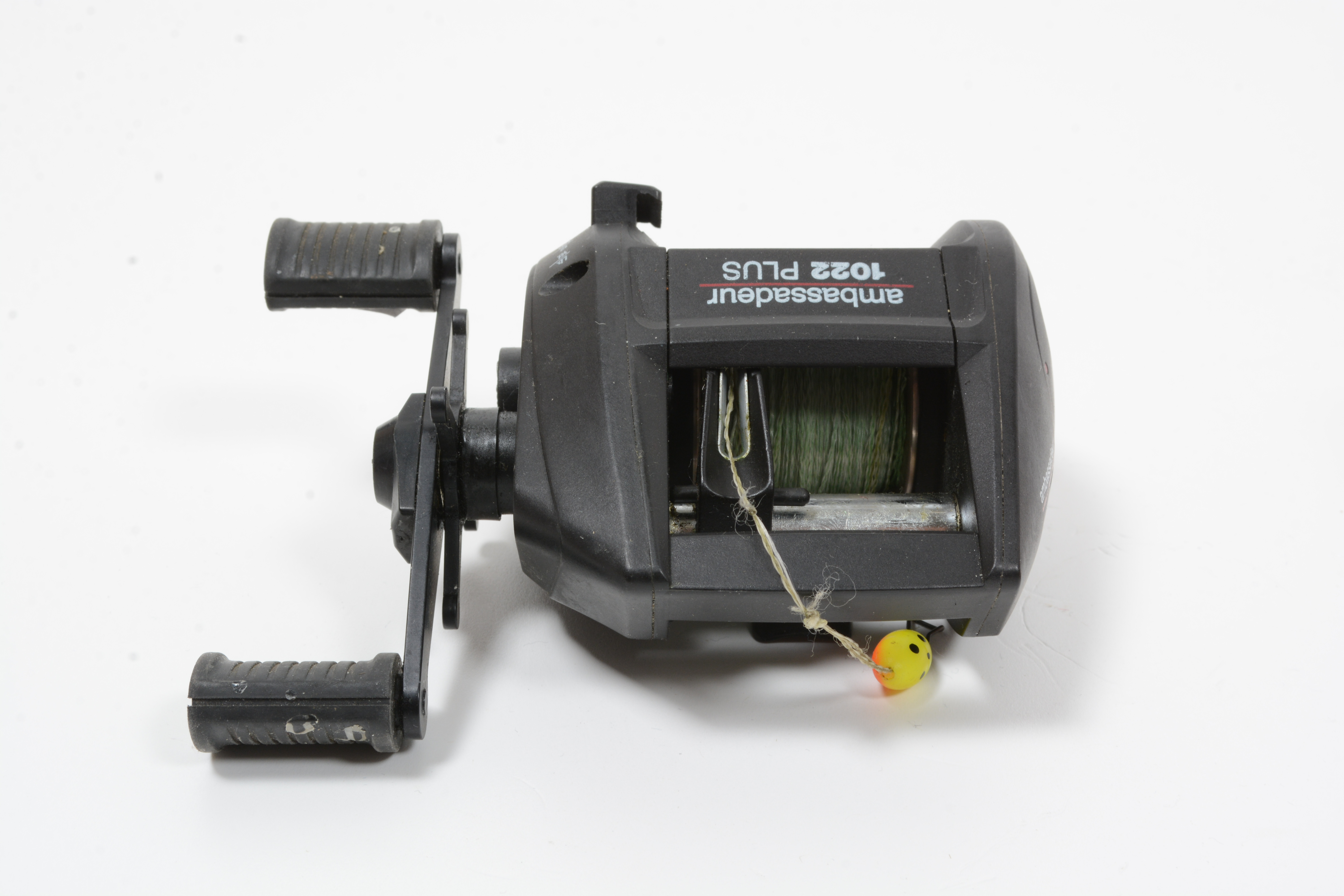 abu garcia ambassadeur 1022 plus C4 Baitcast Reels Round, Right Handed The four pin centrifugal Color:Pink Python Ardent Apex 