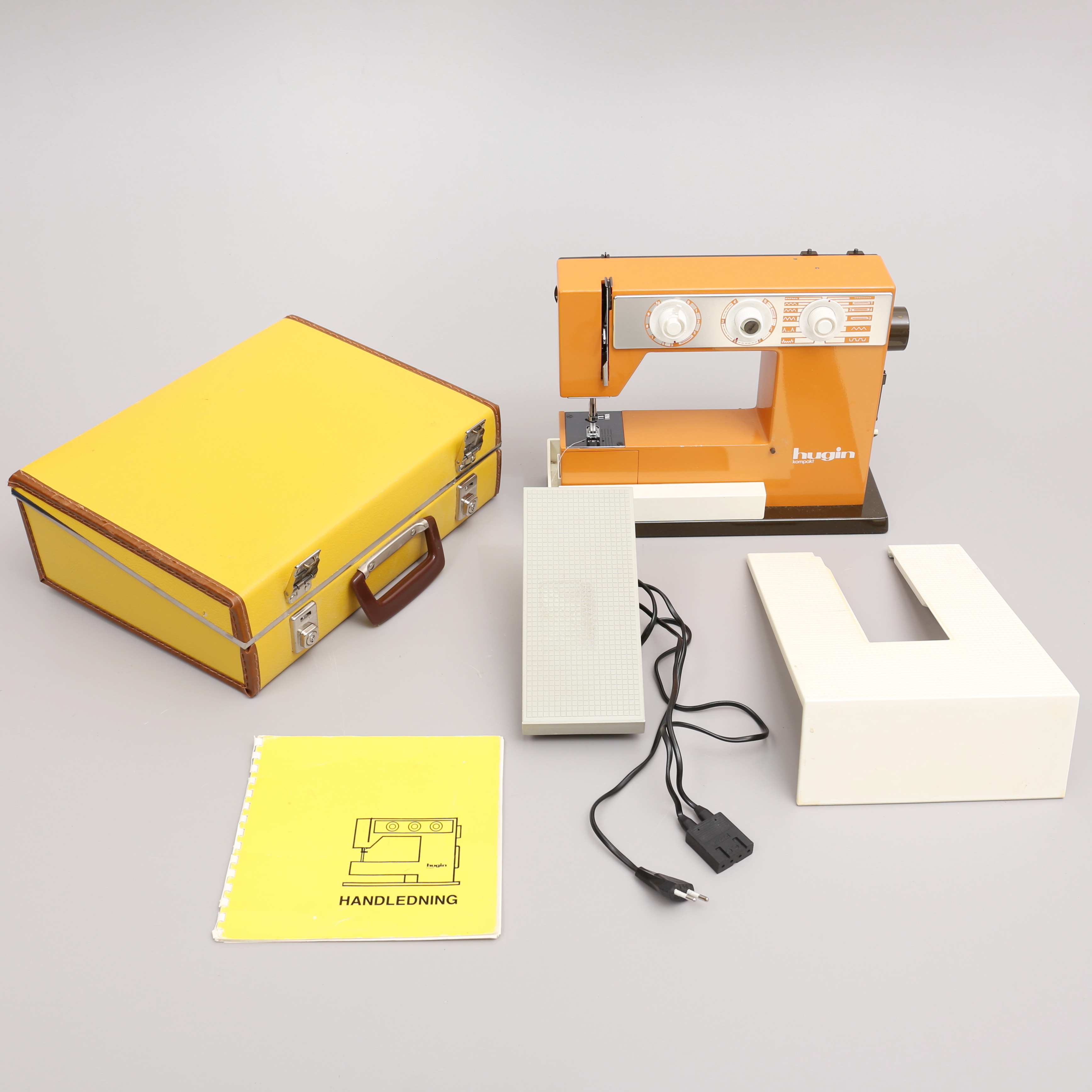 Images for 1914987. SEWING MACHINE, Hugin. - Auctionet