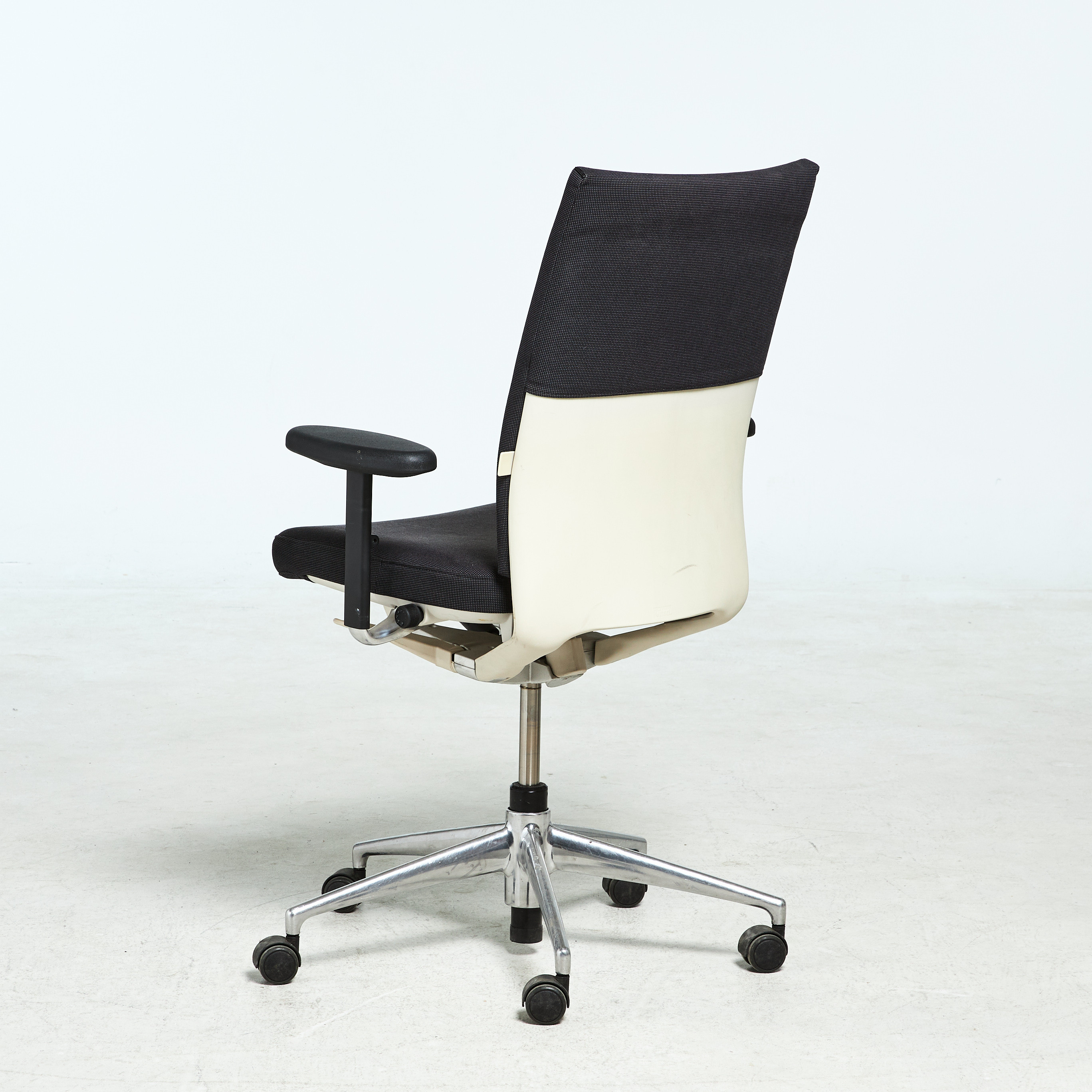 1984728. ANTONIO CITTERO. Työtuoli, malli "Axess", Vitra, Italia, viisiosainen keskijalka