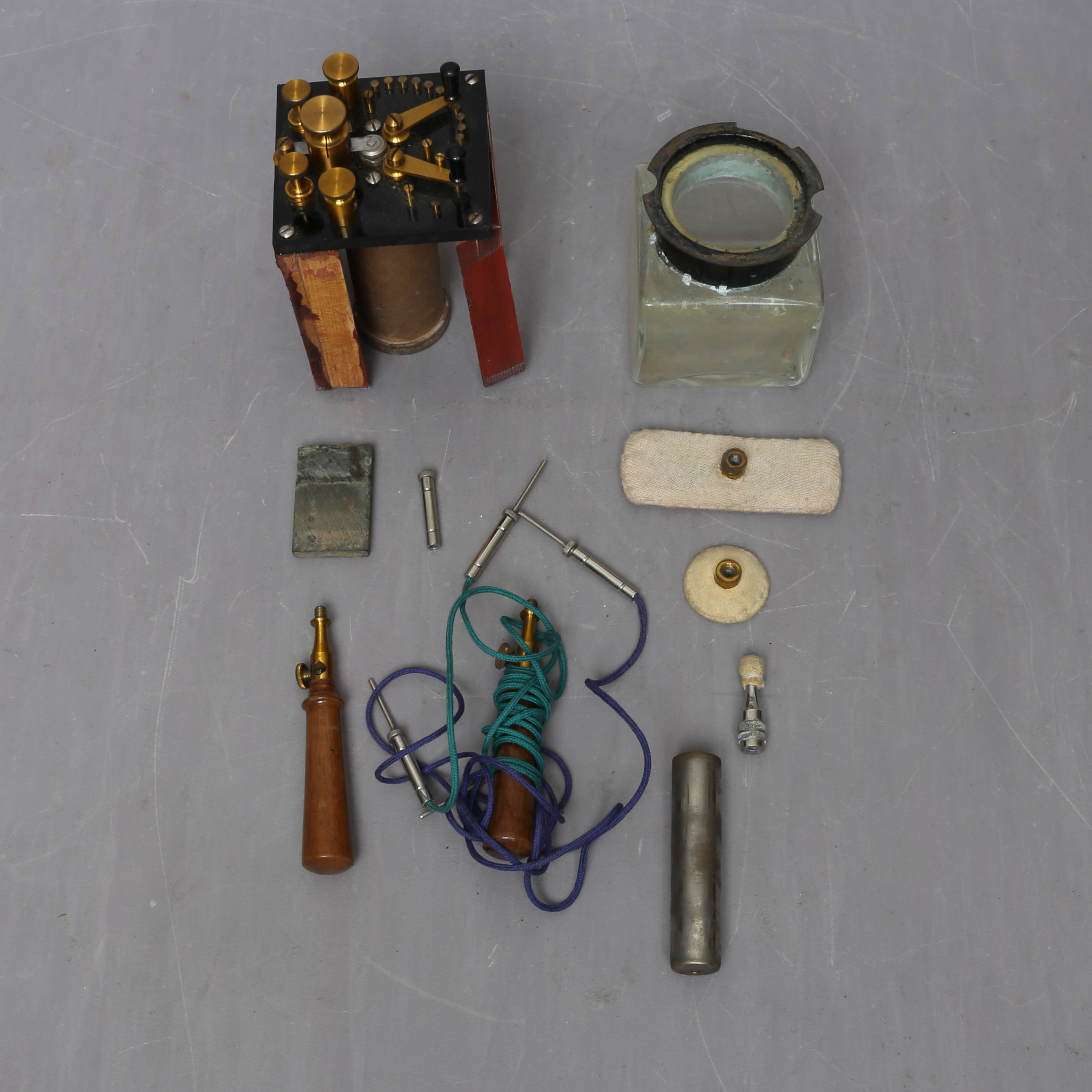 RESISTOR BOX, 1920tal, England. Barnebys