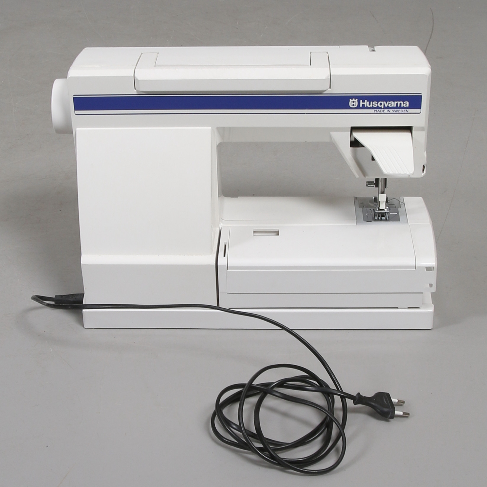 Images for 2017018. SEWING MACHINE, Husqvarna 230 Electronic Sew Eesy