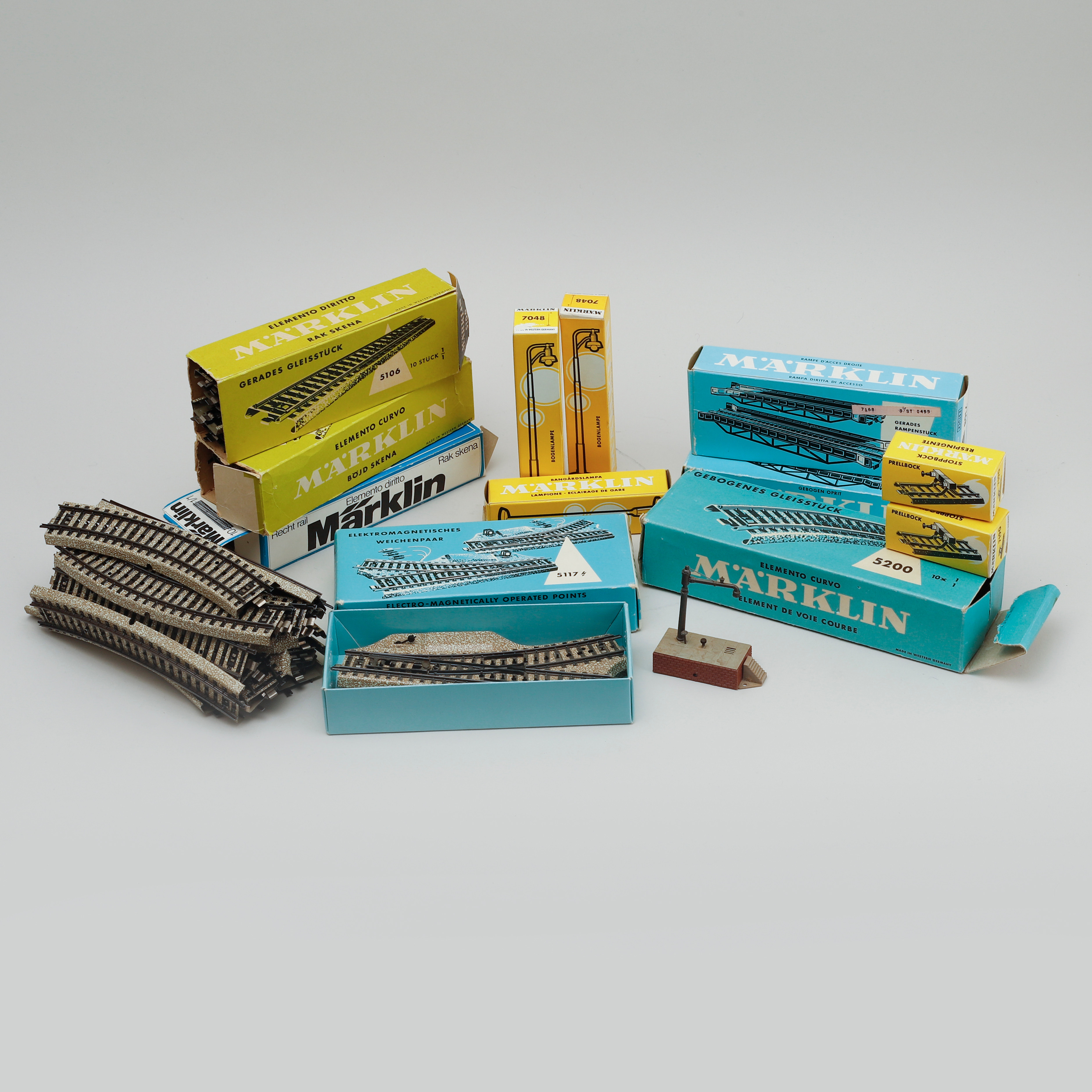 Images for 2093127. MODEL RAILWAY PARTS, mainly Märklin.