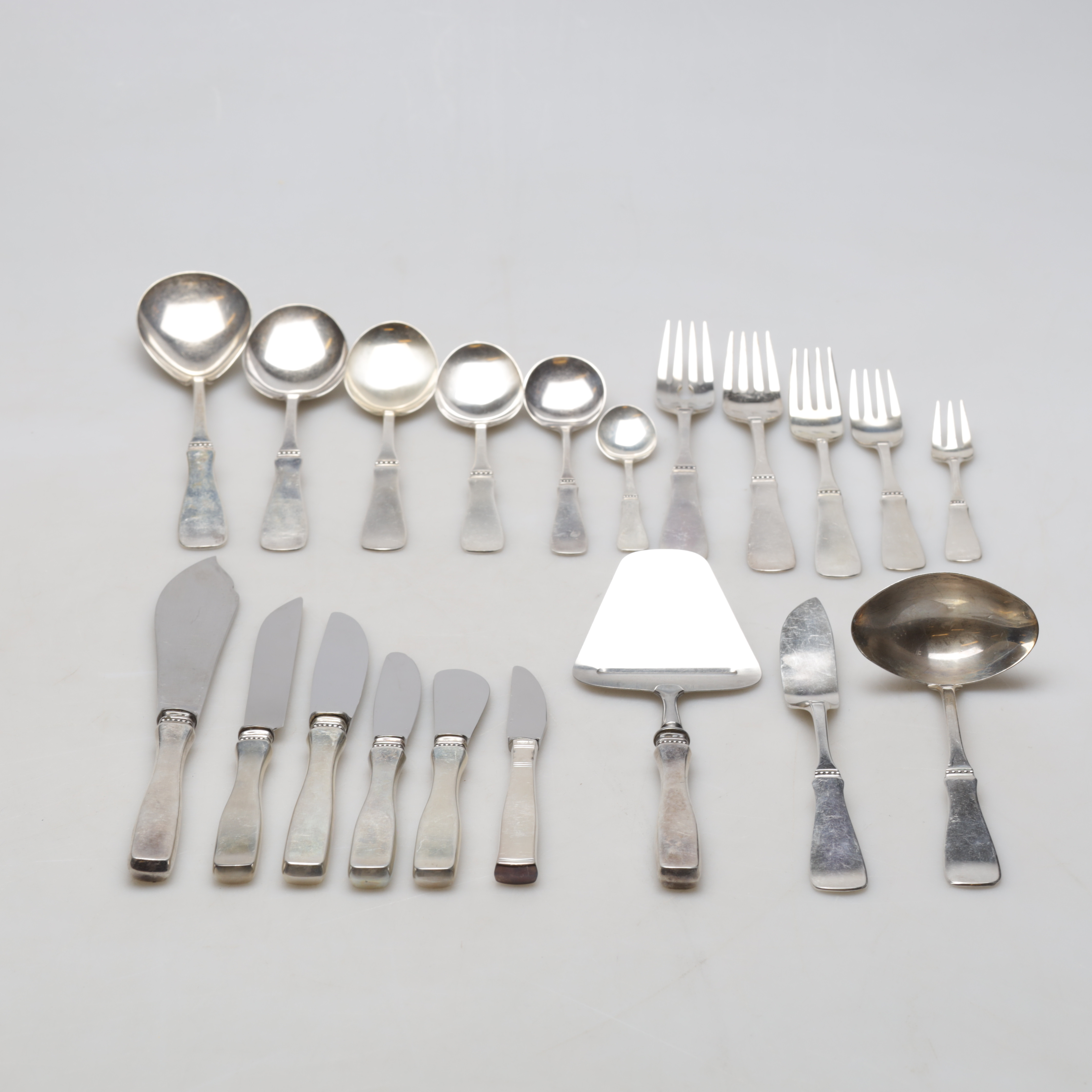 Bilder för 2198394. BESTICKUPPSÄTTNING, 135 delar, silver, 