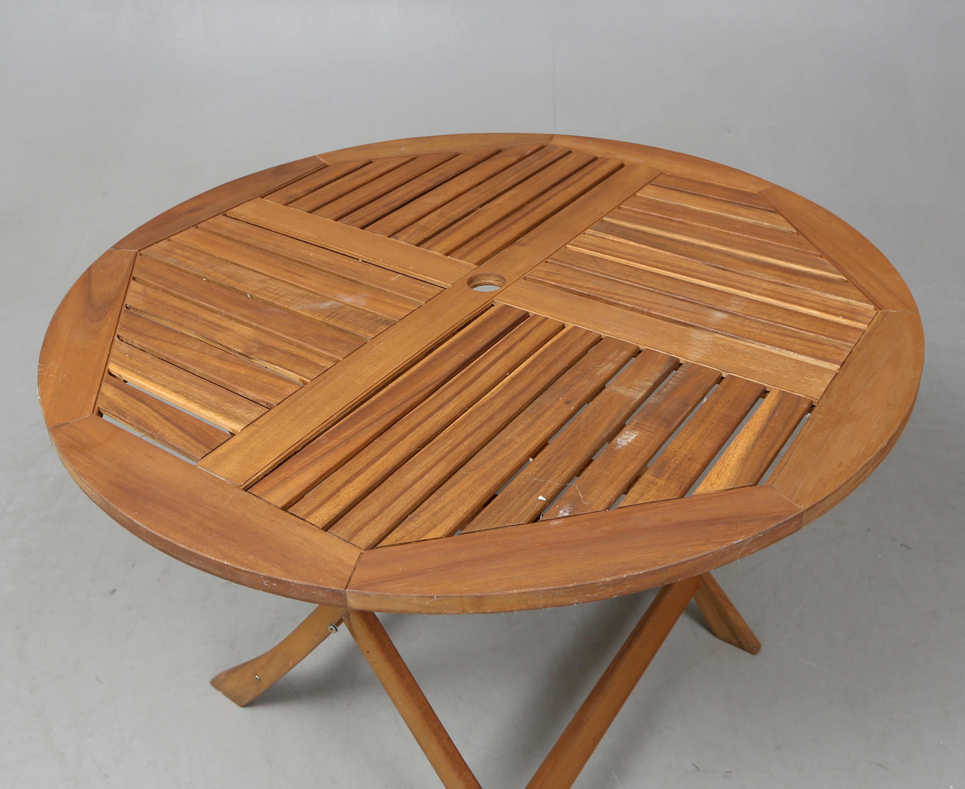 GARDEN TABLE. Furniture Garden