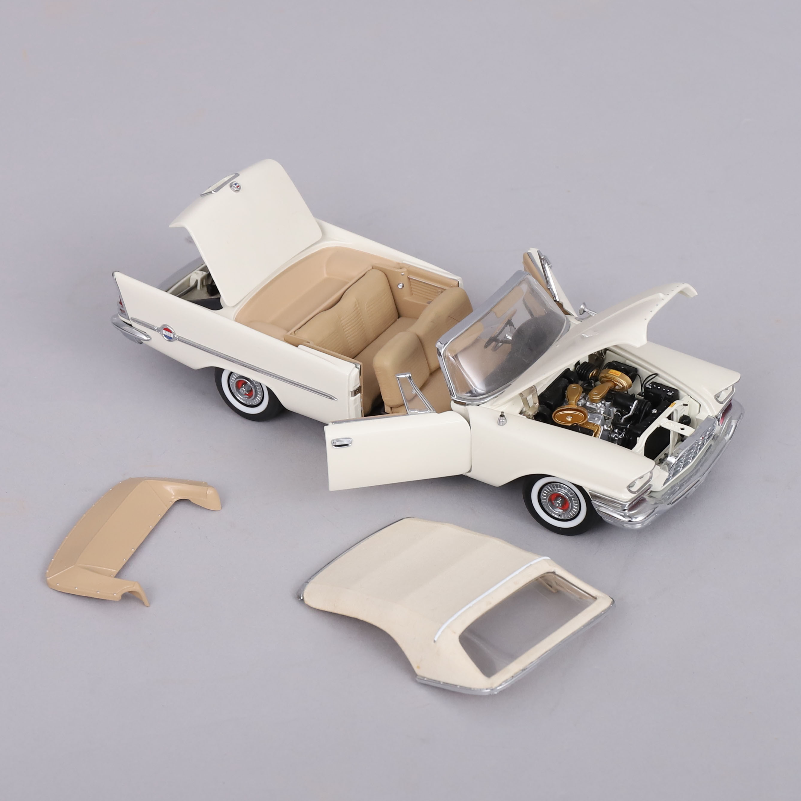 Danbury Mint 1/24 D103 – Chrysler 300C Convertible 1957, Blanche, Diecast