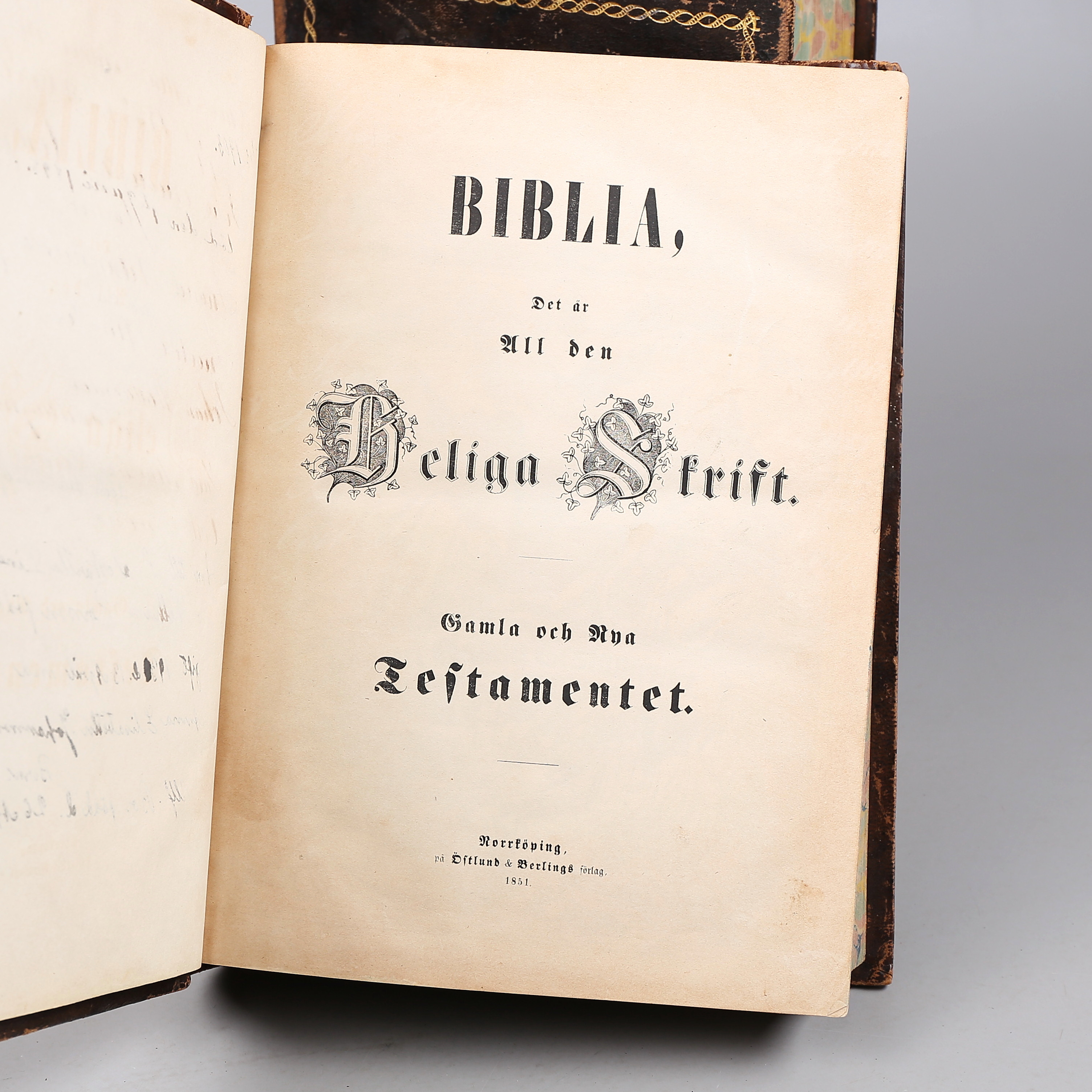 BIBLAR, 2 st, 1851. Böcker, Kartor & Handskrifter - Böcker - Auctionet