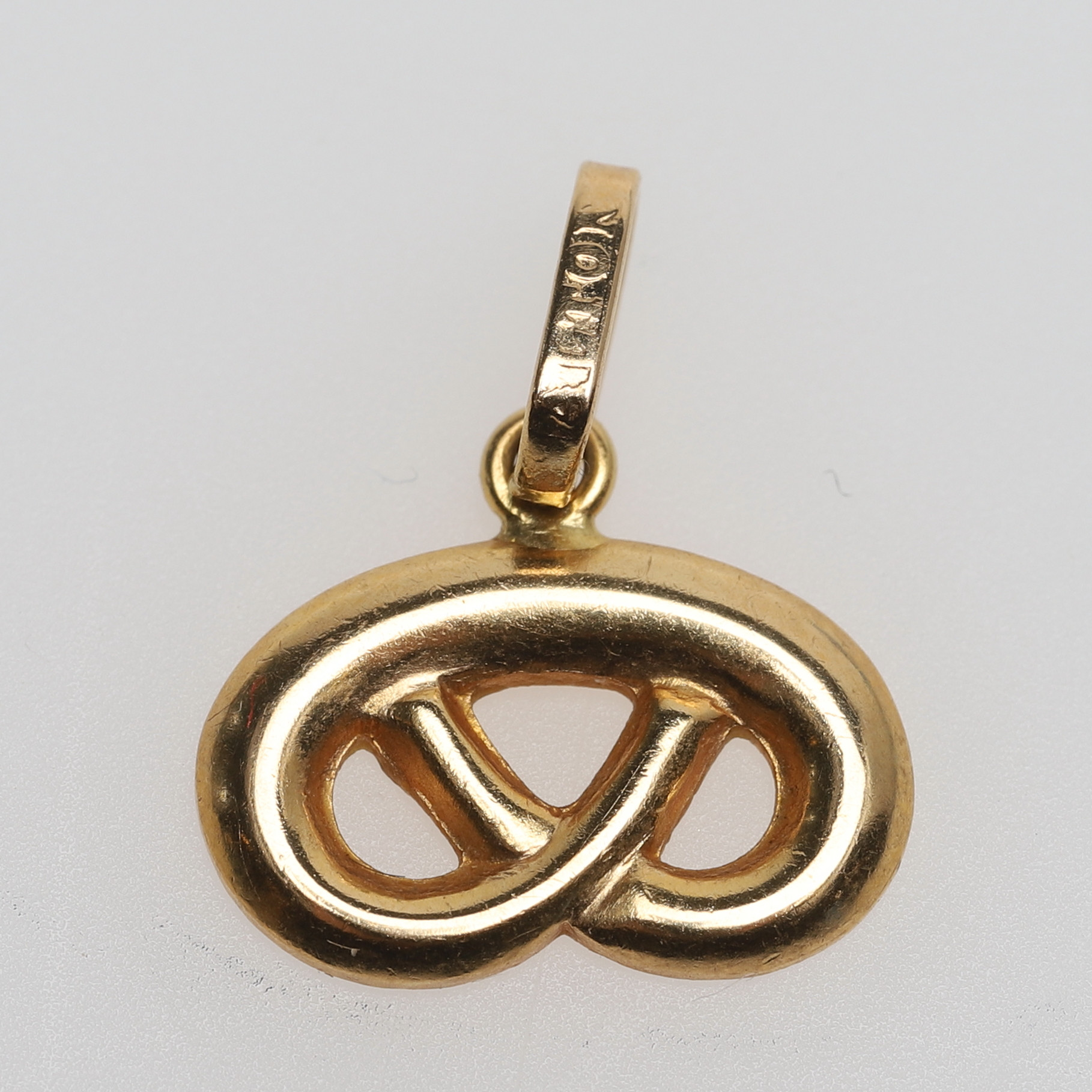 Images for 2441667. PENDANT, 18K gold, pretzel, Alton.