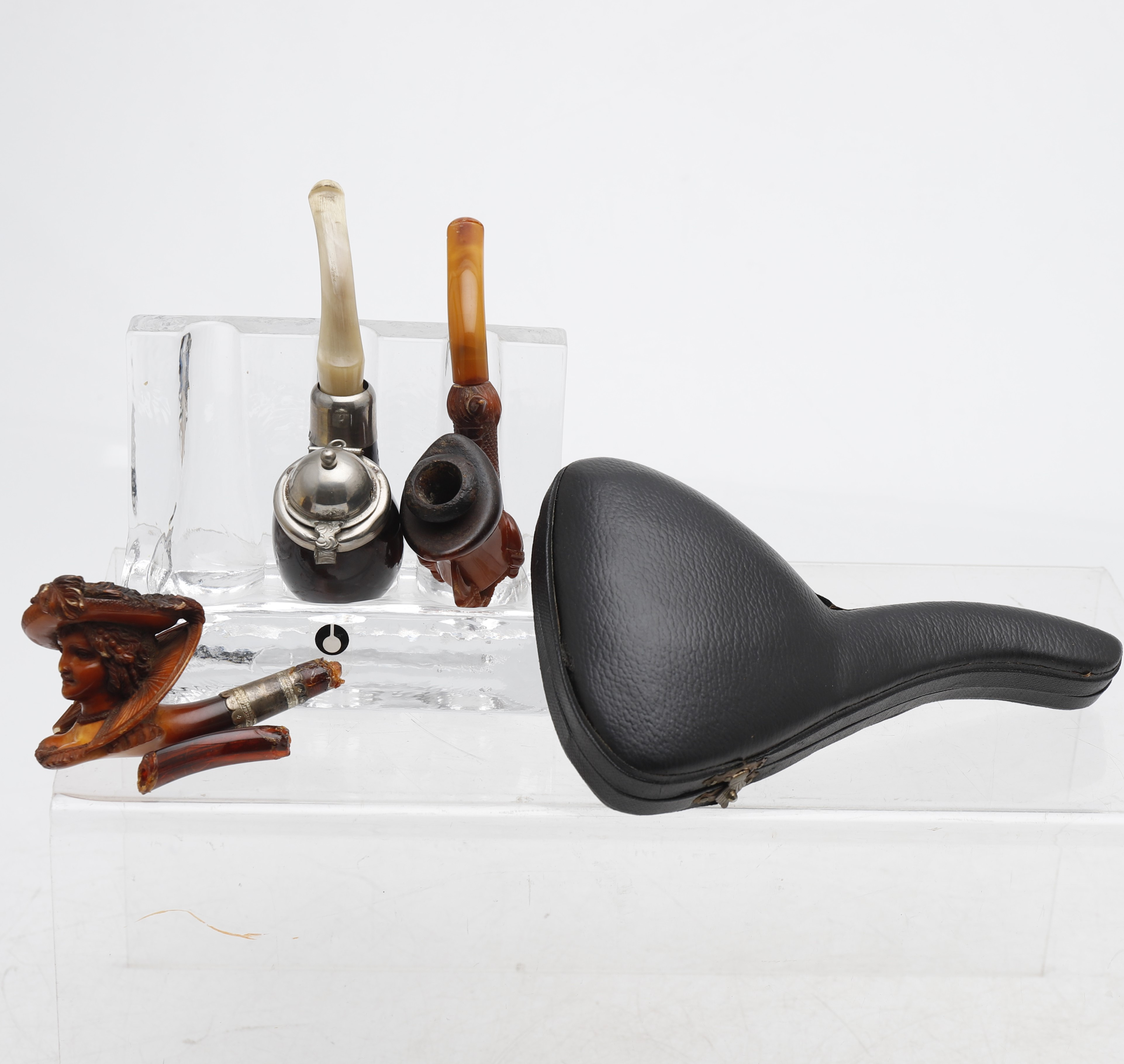 Similes Pipe Images for 2465338. Four pipes in meerschaum, wood and tortoiseshell ...