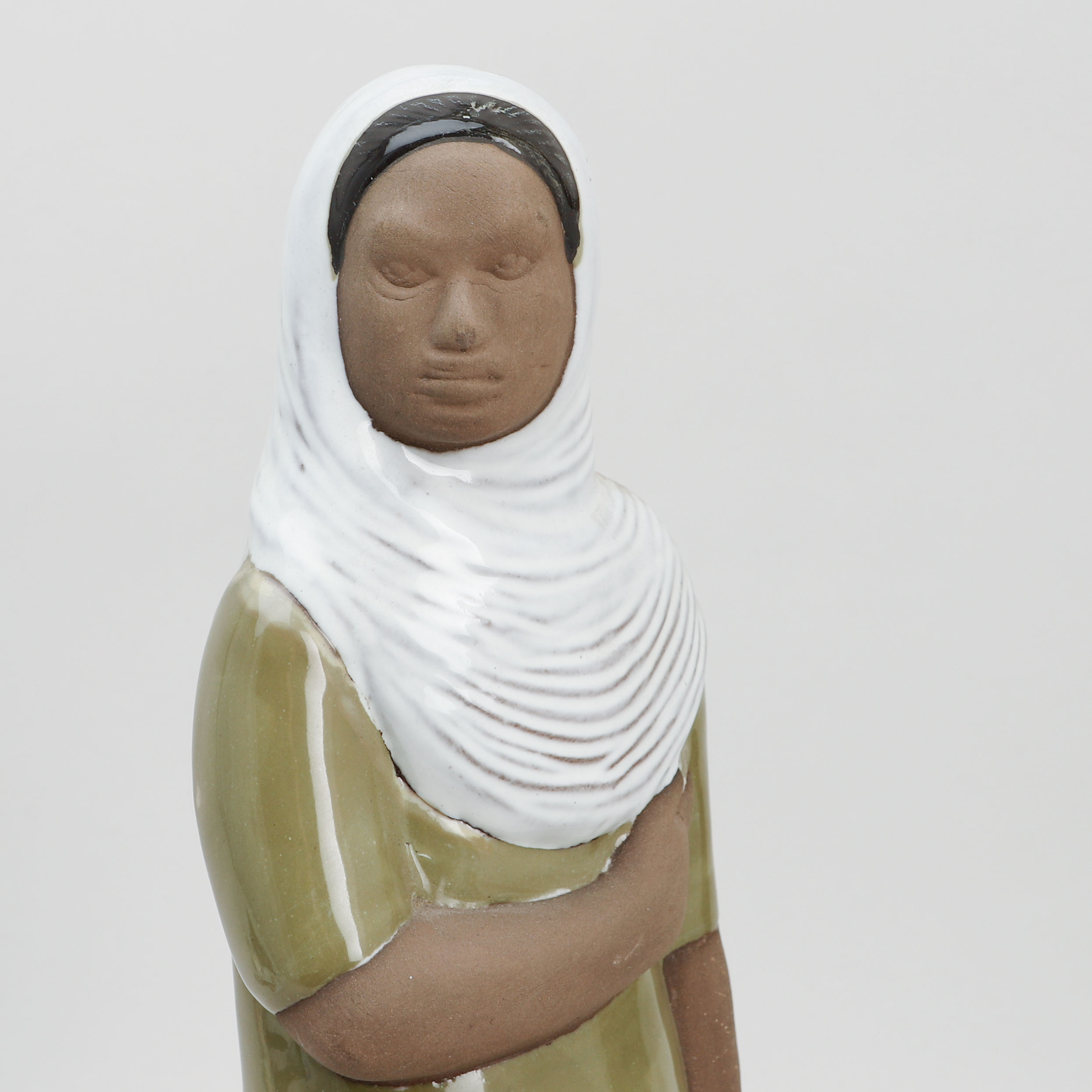 Bilder för 2466710. MARI SIMMULSON. Figurin, stående kvinna, stengods