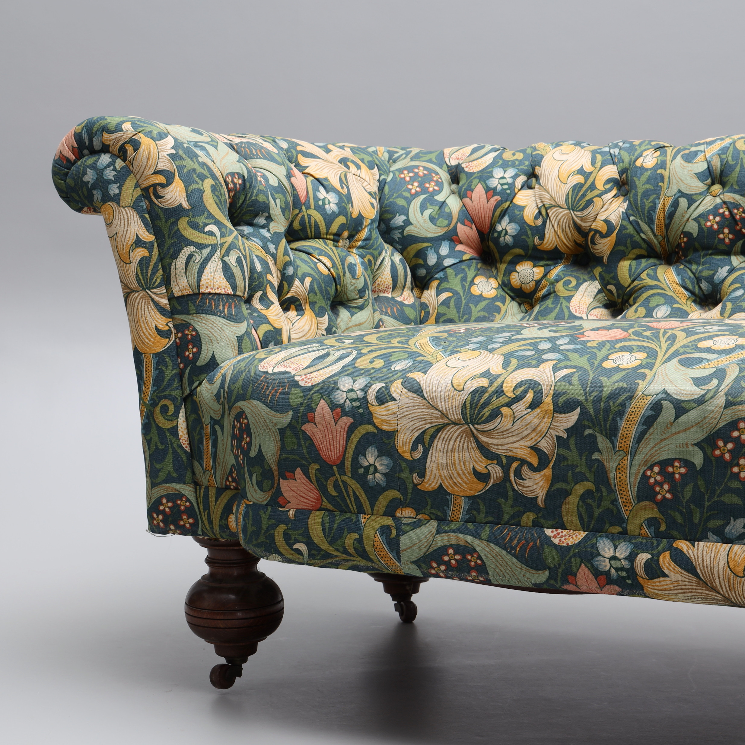 2683442-sofa-william-morris-kangas-golden-lily-kaidejalat