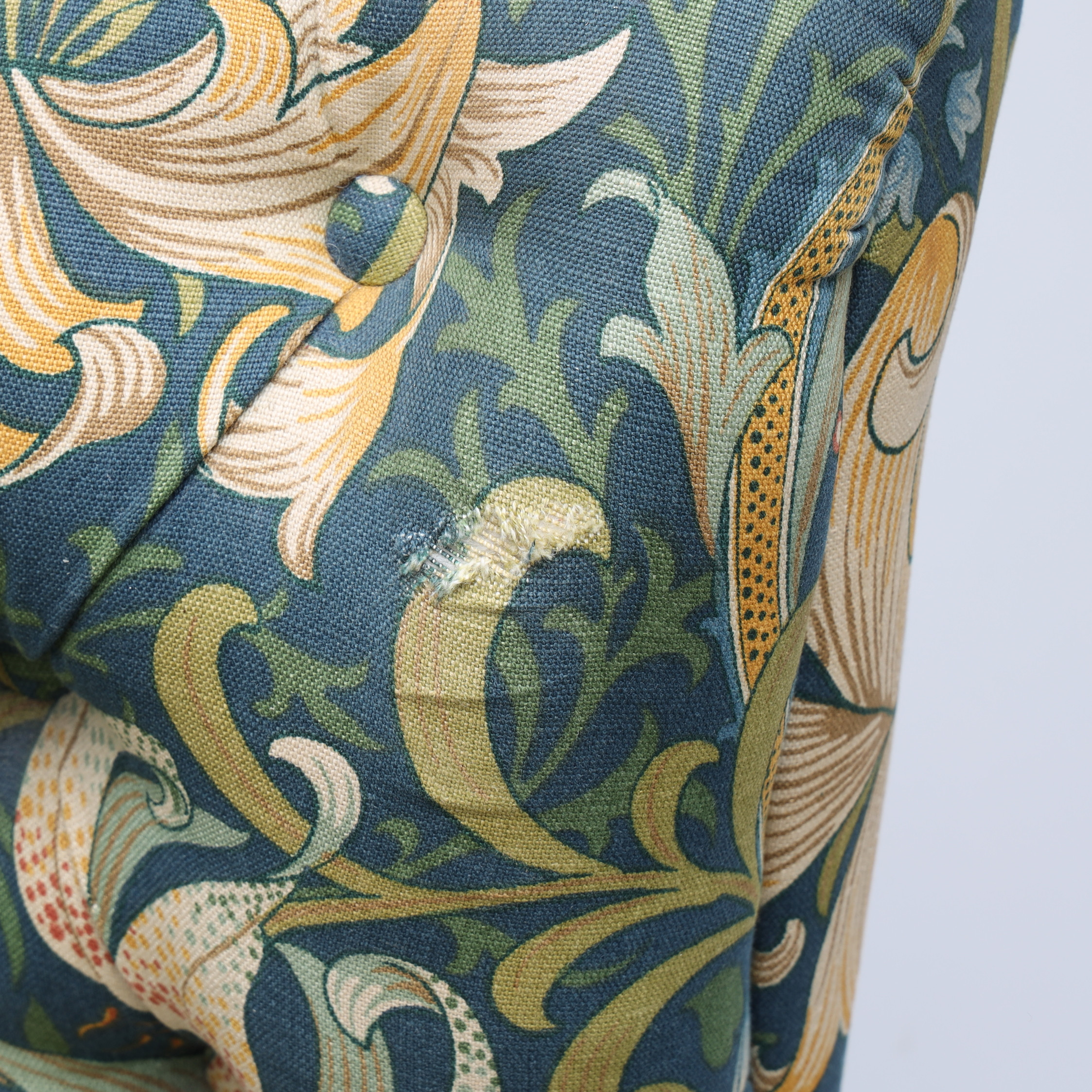 2683442-sofa-william-morris-kangas-golden-lily-kaidejalat