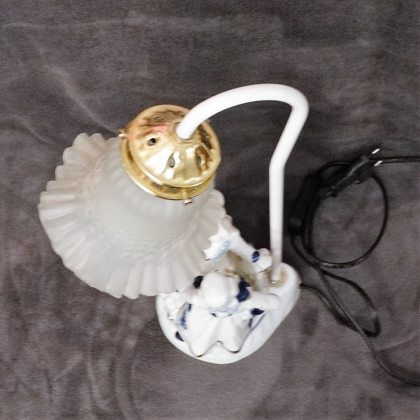 Images for 2686516. PORCELAIN LAMP with figures and glass lampshade