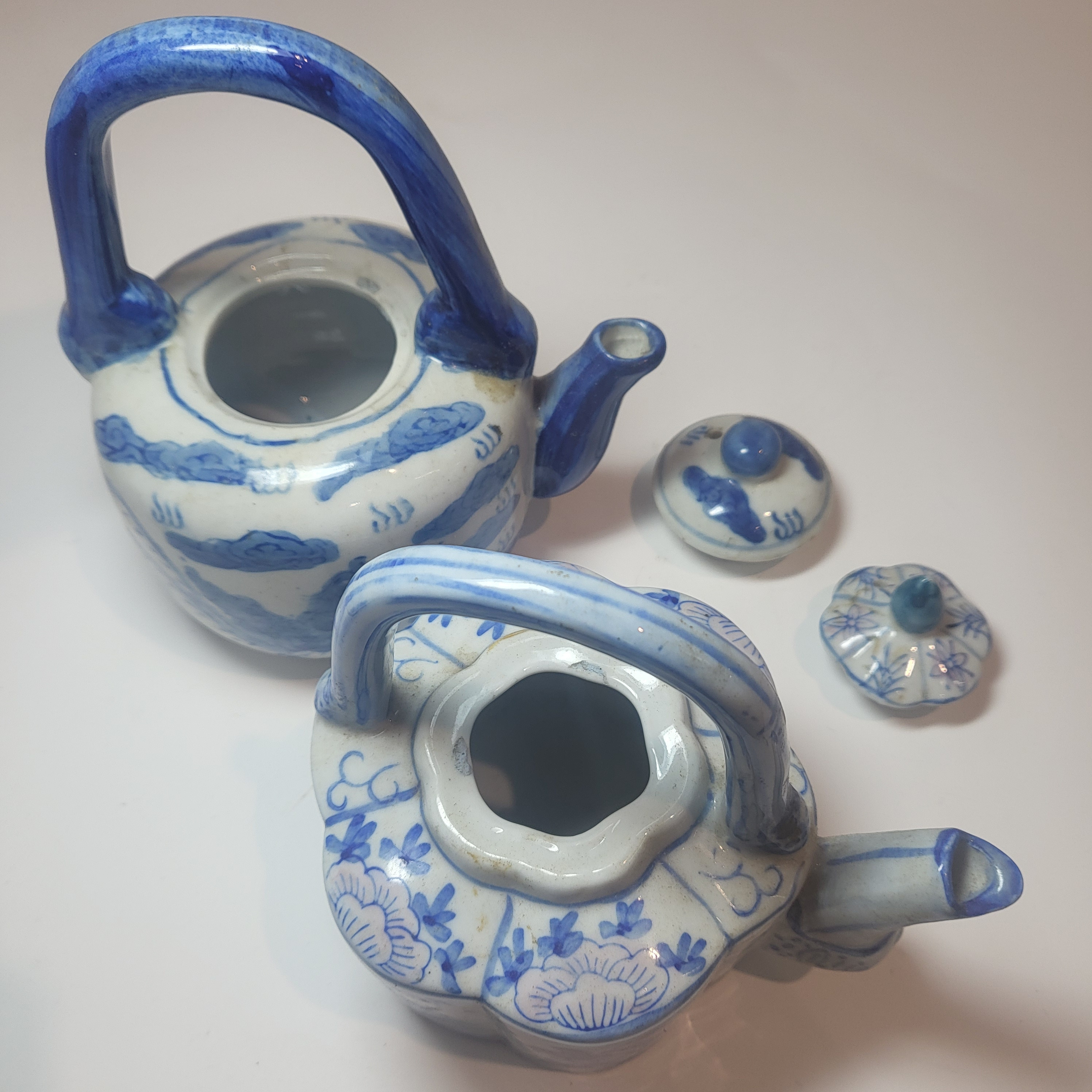 Images for 2692187. PAIR OF ORIENTAL PORCELAIN TEAPOTS. SECOND THIRD XX