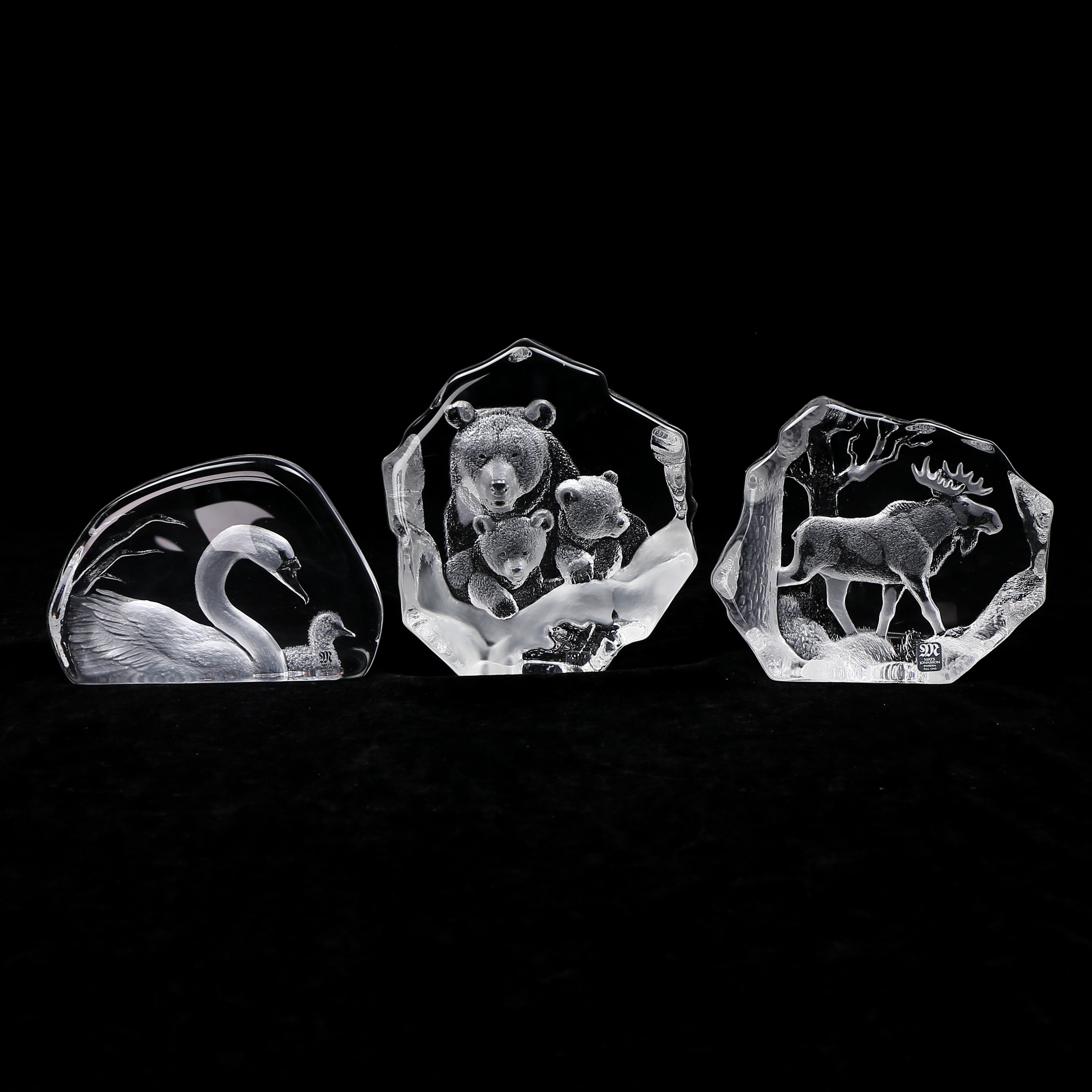 Bilder för 2729756. MATS JONASSON. Glasblock med djurmotiv, 11 st, signerade.