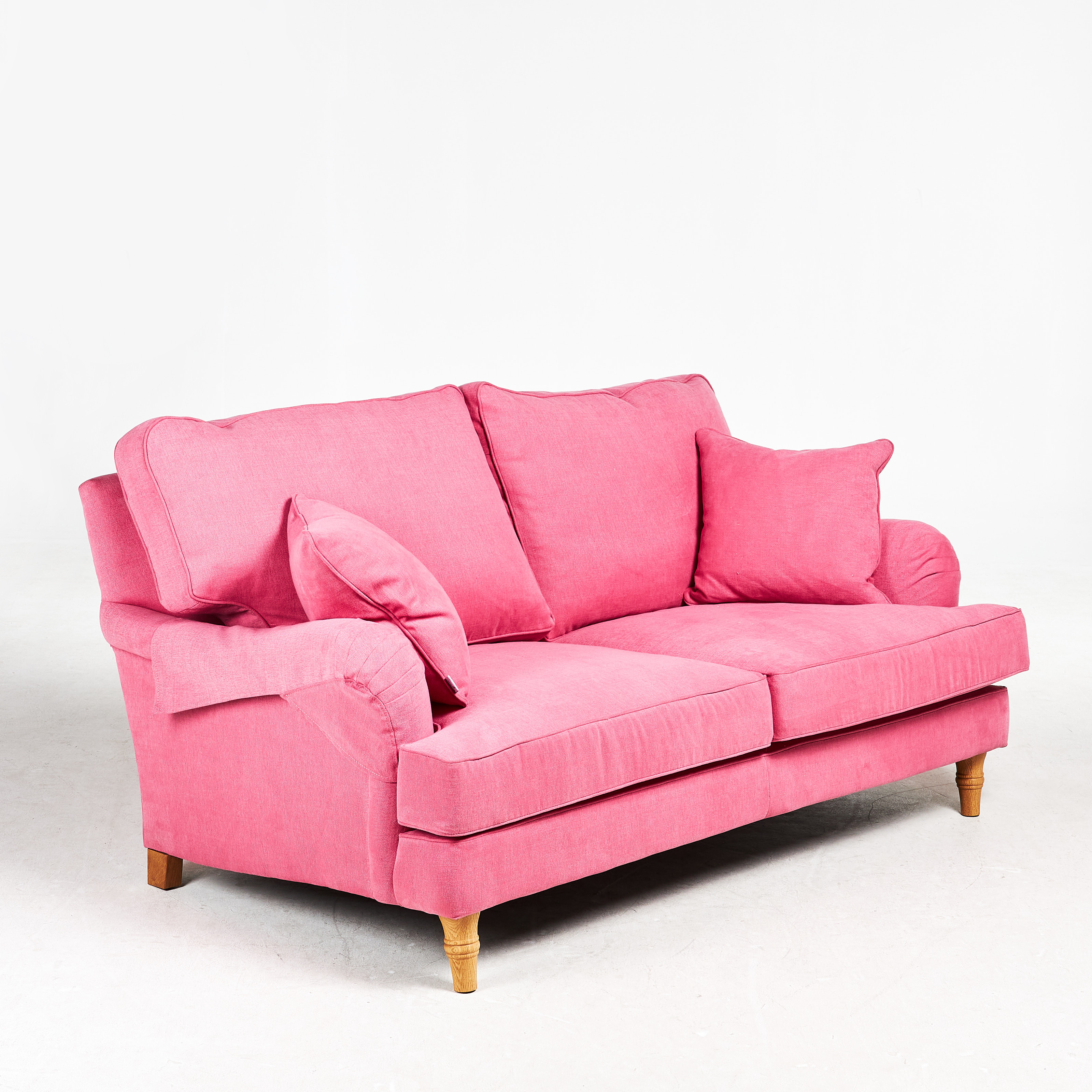 Topo 64+ imagem sofa qatar rosa br.thptnganamst.edu.vn