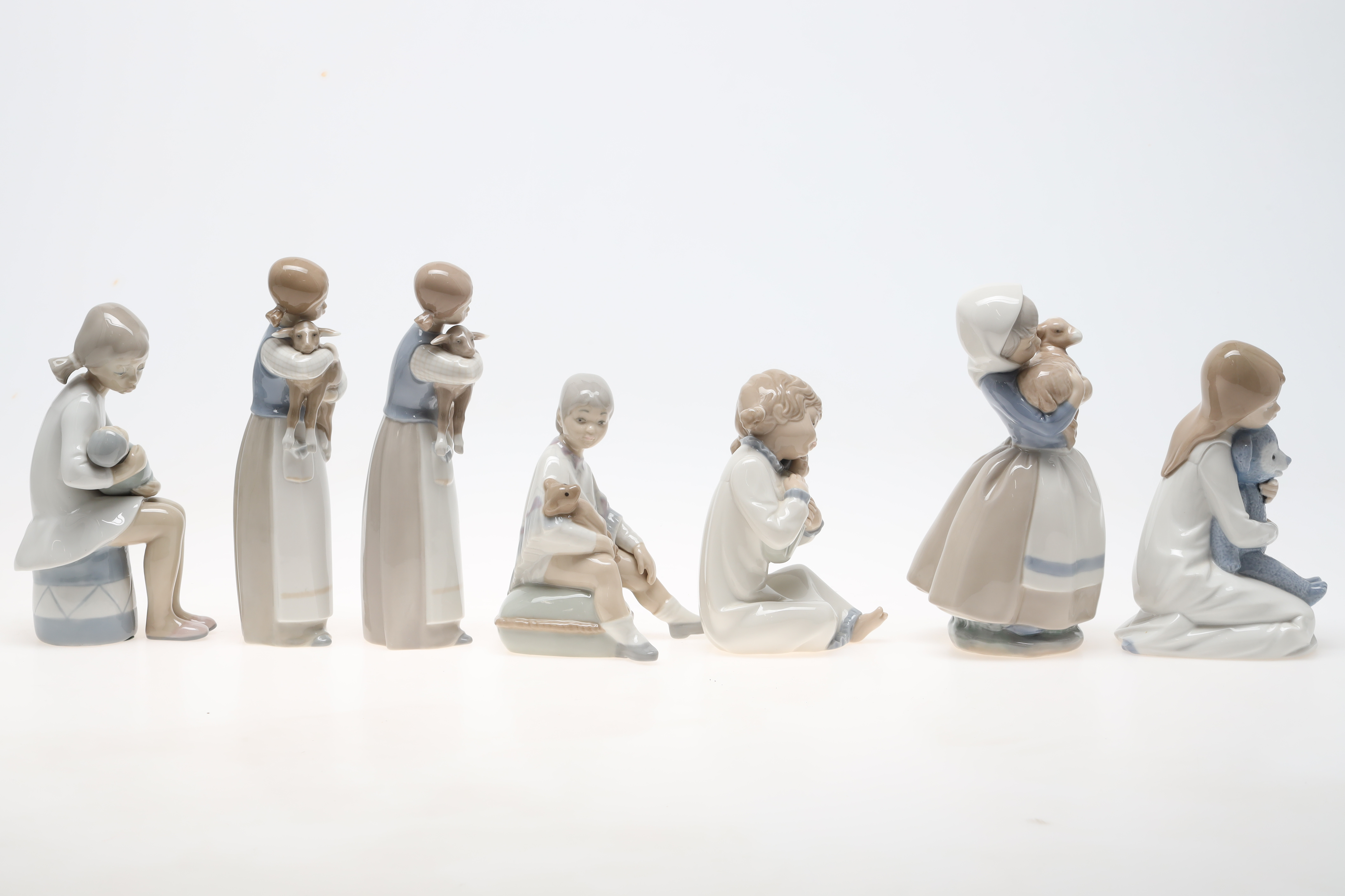 images-for-2821186-figures-7-pieces-lladro-rosal-nao-including