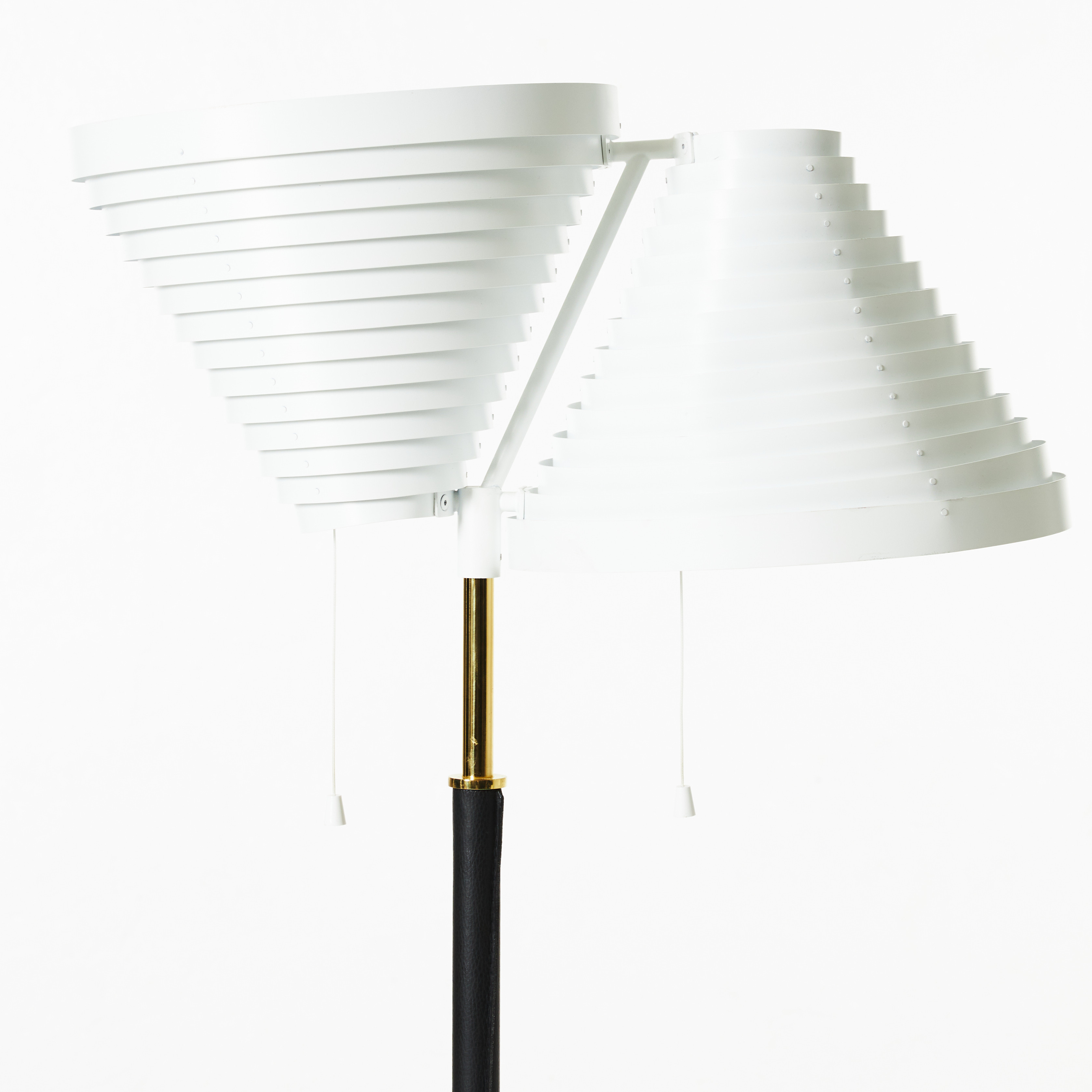 Bilder för 2903804. ALVAR AALTO. Golvlampa A810 för Artek, fot klädd