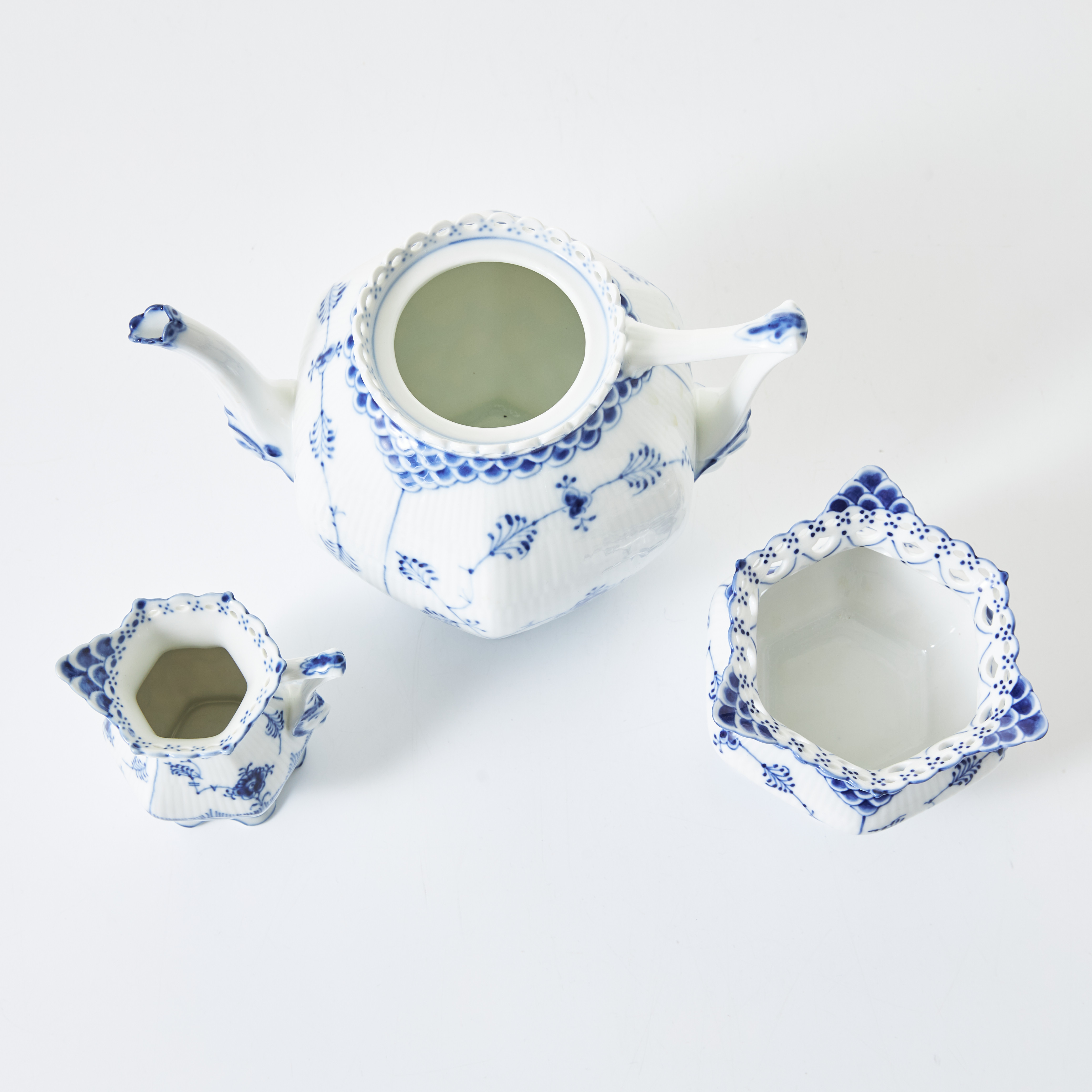 Images for 3122840. ROYAL COPENHAGEN. Tea set pieces 21 pieces