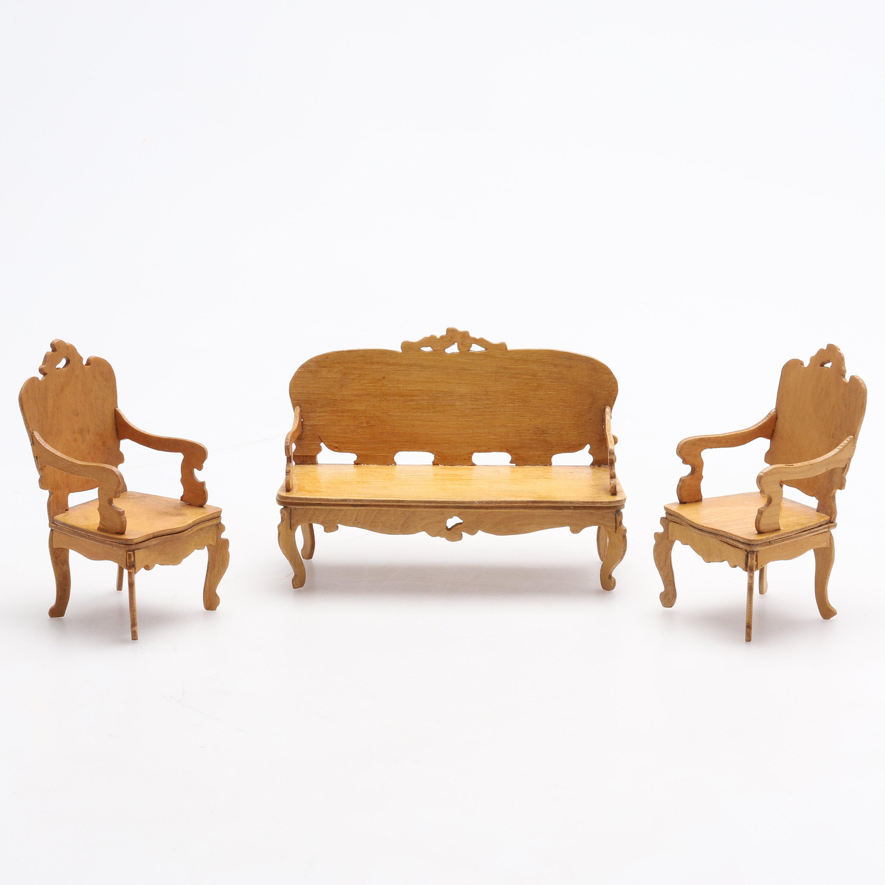 Images for 3135498. DOLL FURNITURE, 4 pieces + metal dinnerware