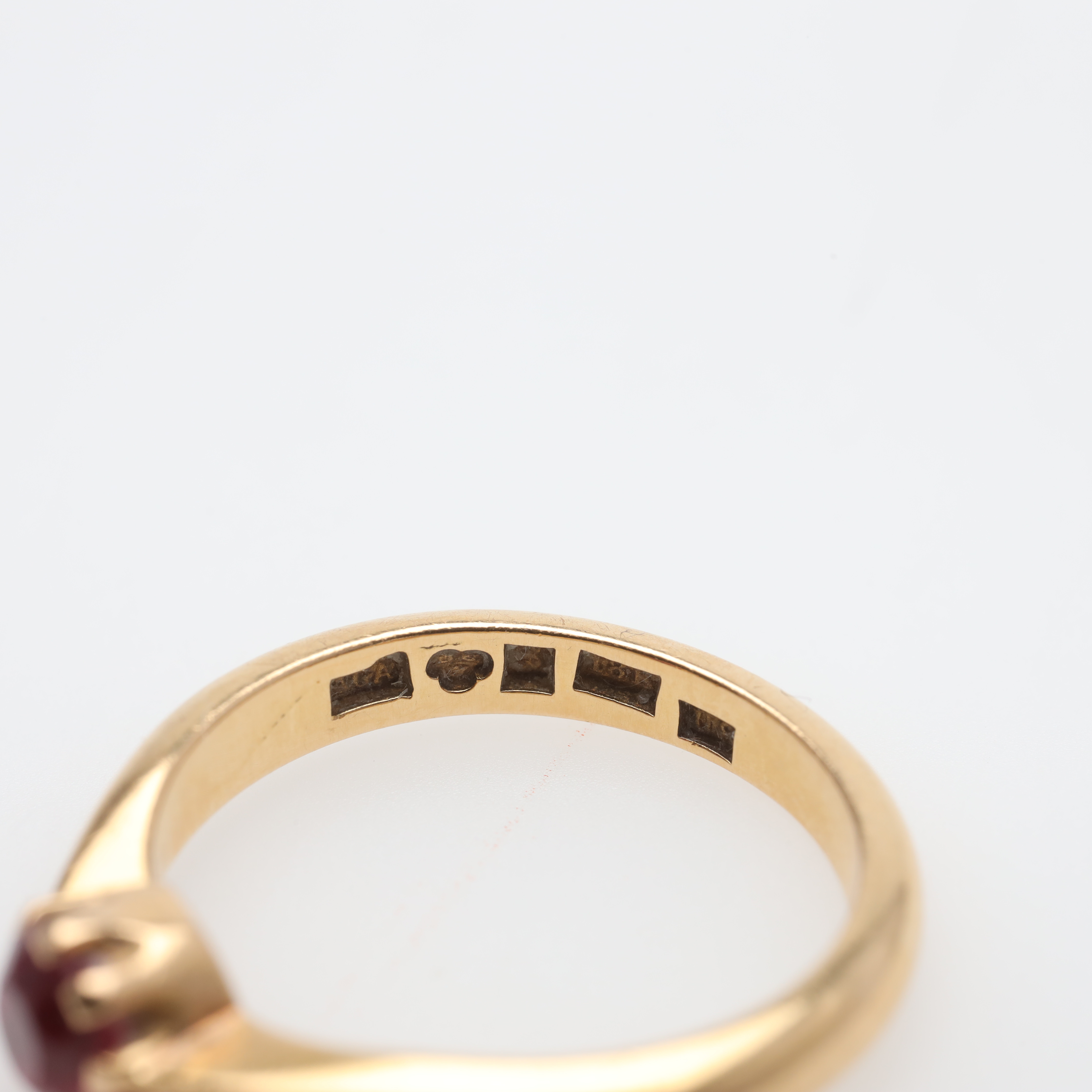 RING med röd sten 18K guld bruttovikt ca 3,8 gram. Smycken & Ädelstenar ...