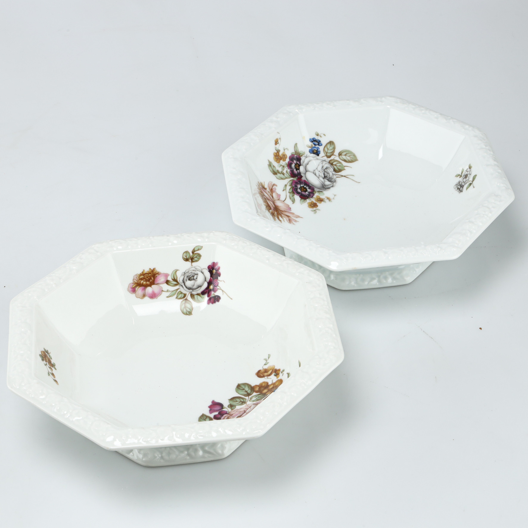 SERVICE DE TABLE 12 Personnes 128 Pièces Porcelaine Blanche Et Doré Limoges EUR 2.700,00