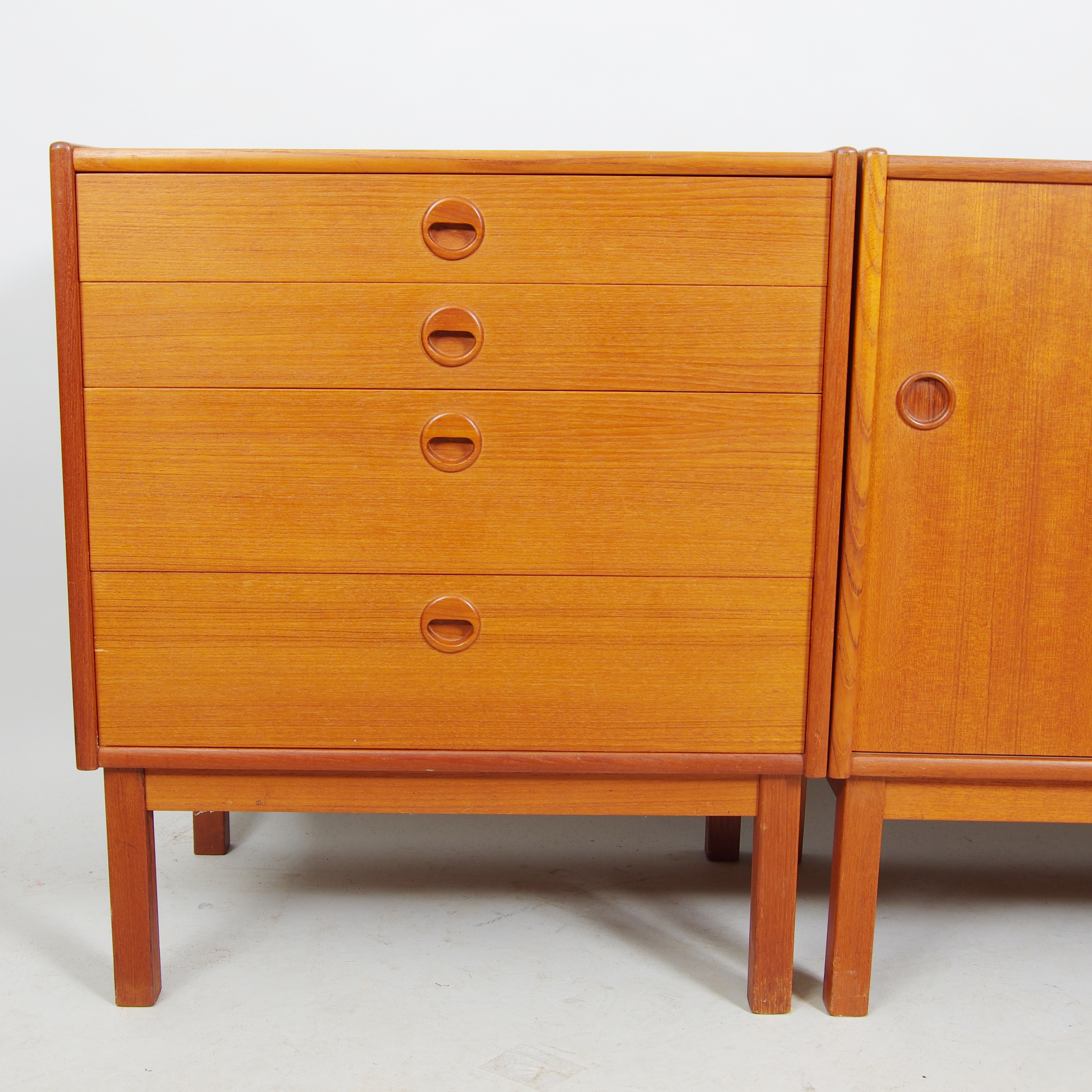 Bilder för 346909 BOKHYLLA MED SKåP OCH LåDOR, teak, 1900 talets mitt Auctionet Bilder för 346909 BOKHYLLA MED SKåP OCH LåDOR, teak, 1900 talets mitt Auctionet