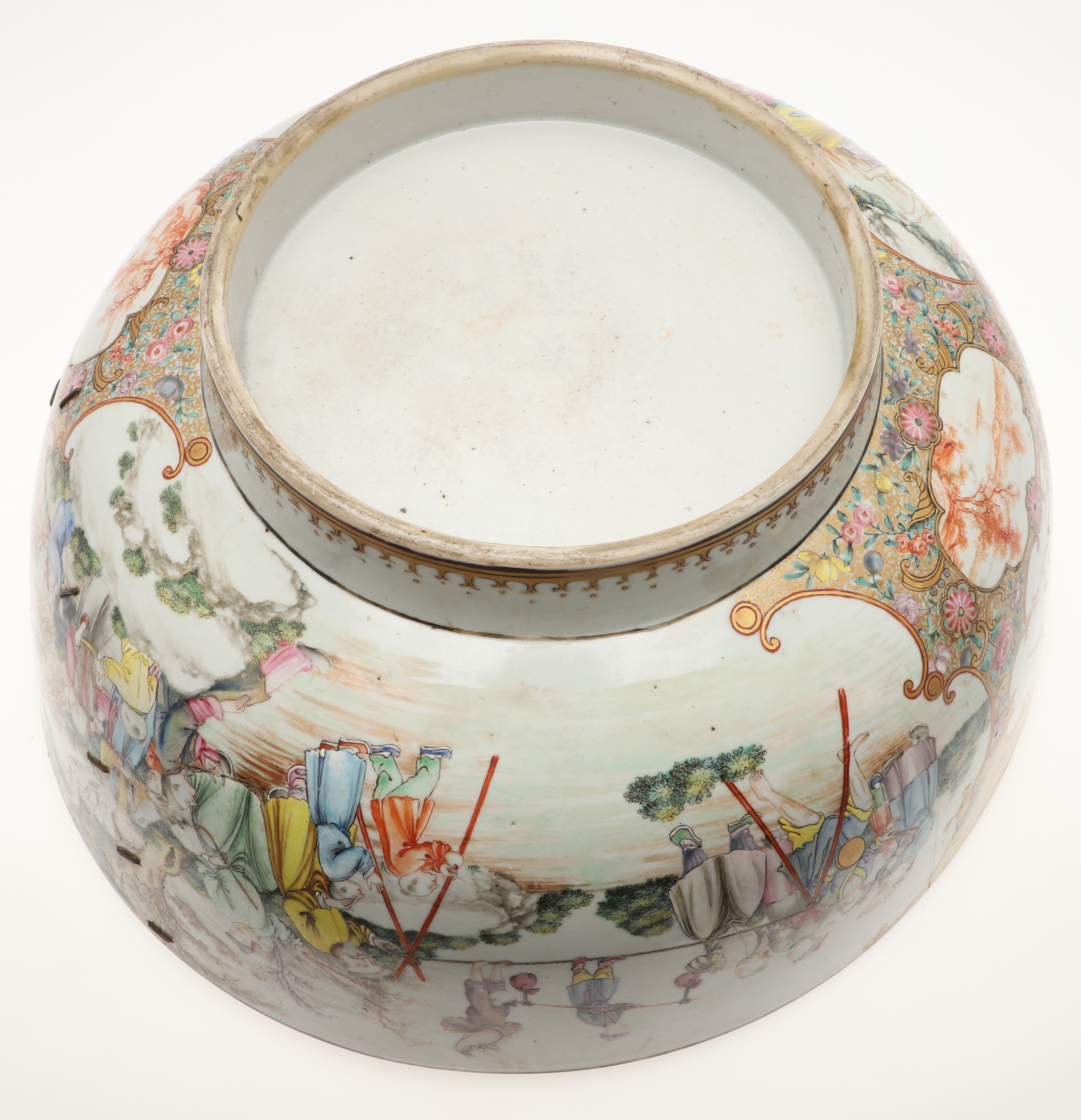 Images for 3627953. LARGE 18THC CHINESE PUNCH BOWL ACROBATS.