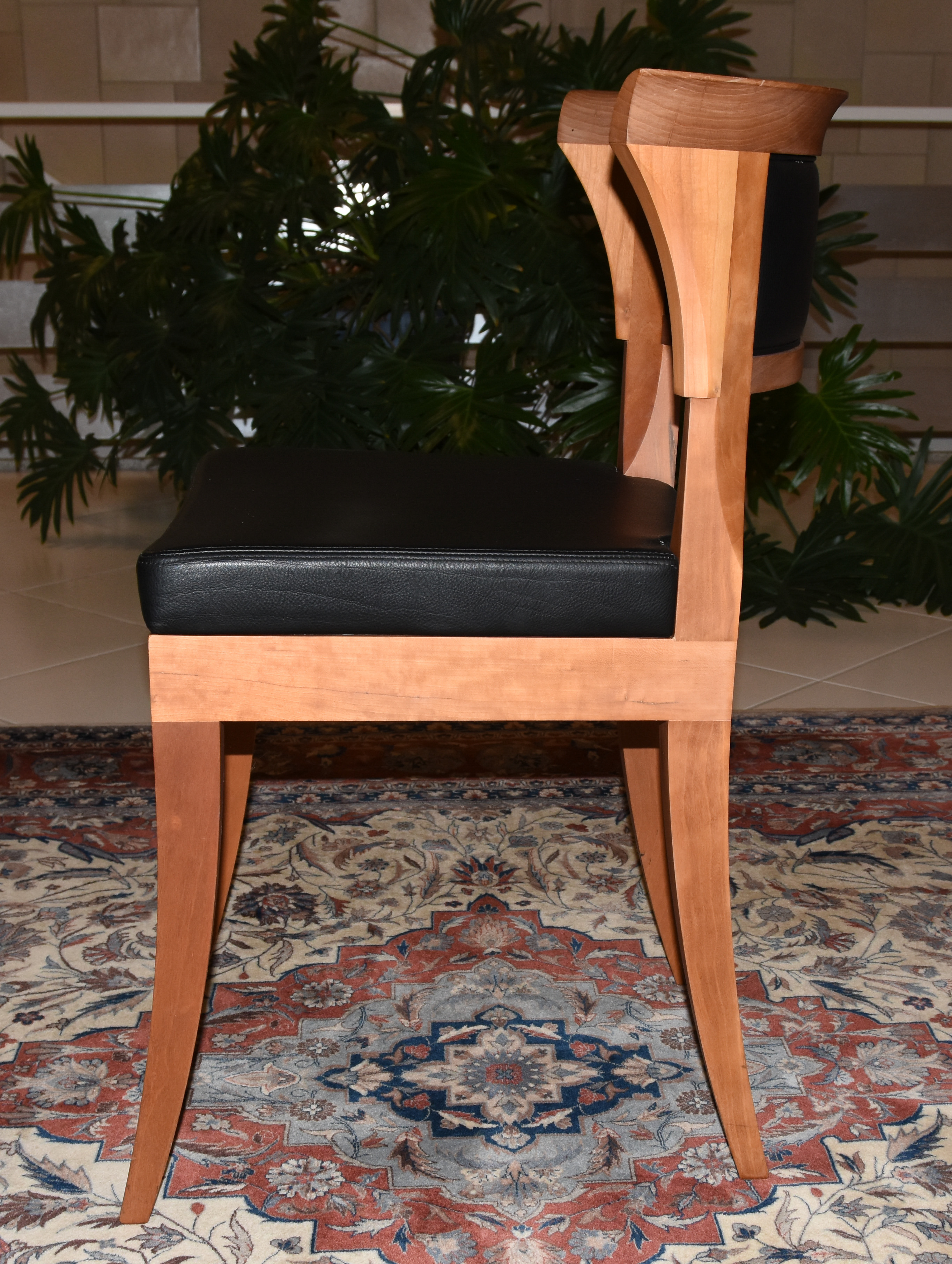 LEON KRIER / GIORGETTI. "Esstisch MENSA MAGNA", Kirschholz, Entwurf um