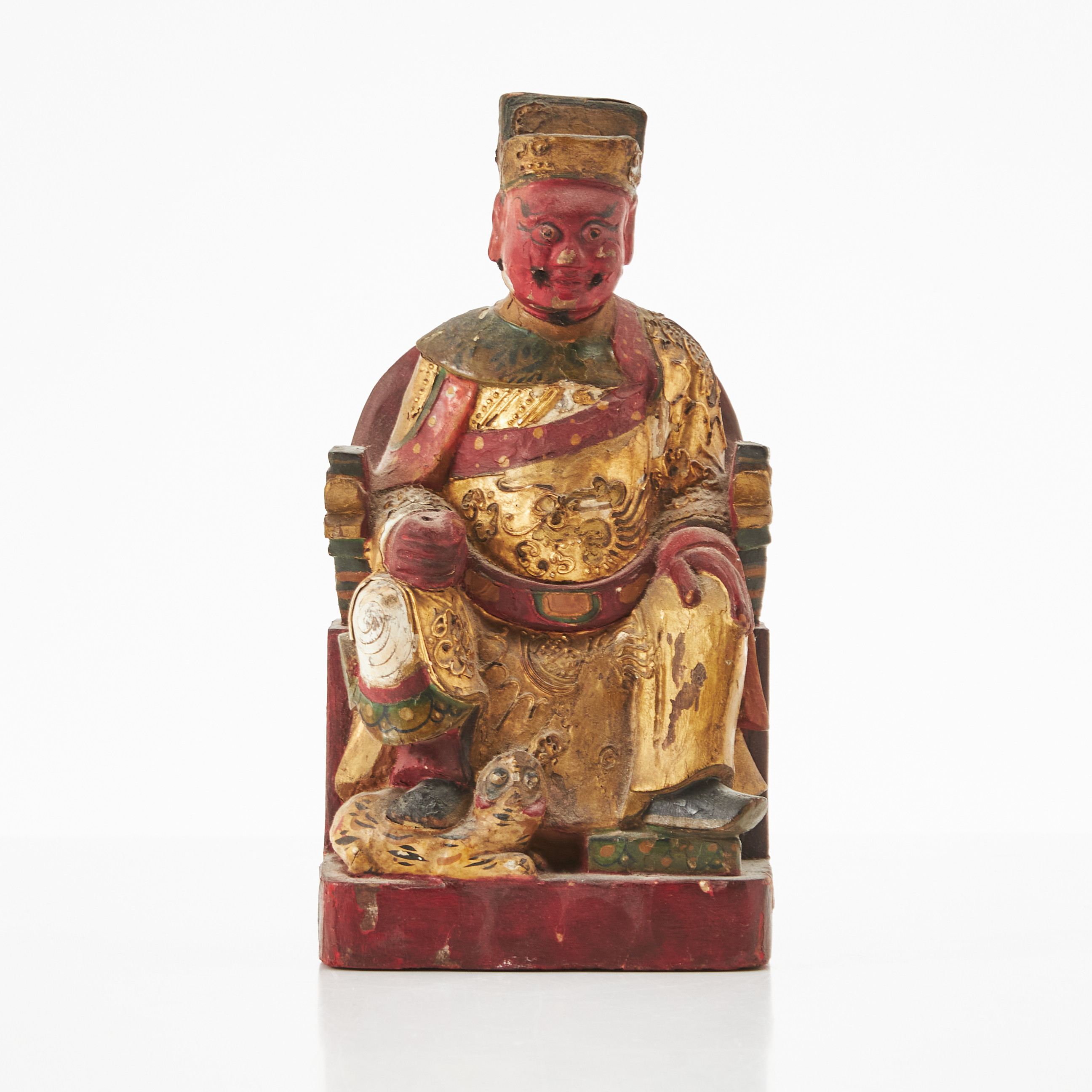 SKULPTUR, Kina, 1800-tal, i form av sittande gudom eller ämbetsman, skuret och bemålat trä.