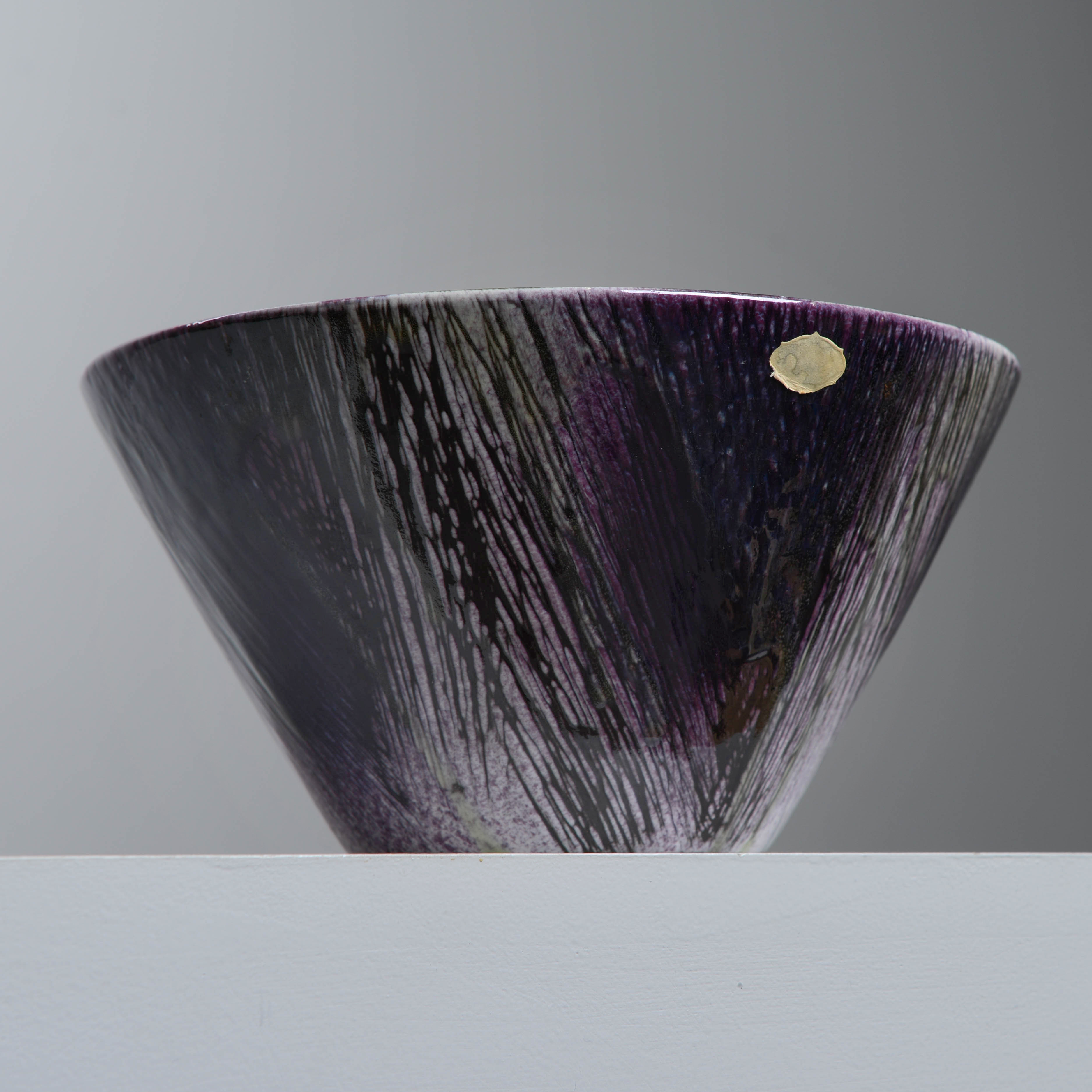 MARI SIMMULSON. "Kaskad", skål, modell 4187, Upsala-Ekeby, 1954-57.