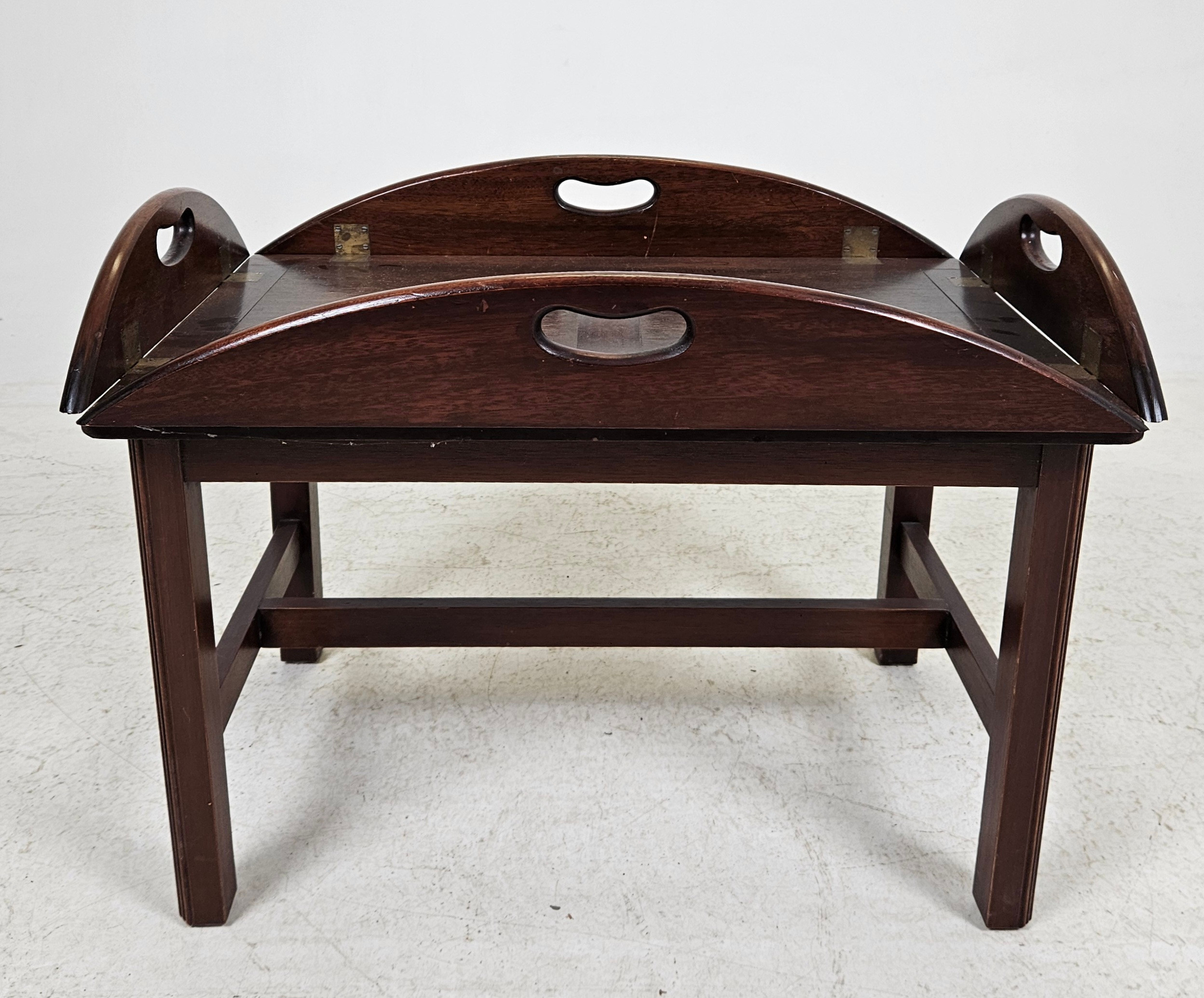 BORD, så kallat Butlers Tray, Engelsk stil, 1900-tal.